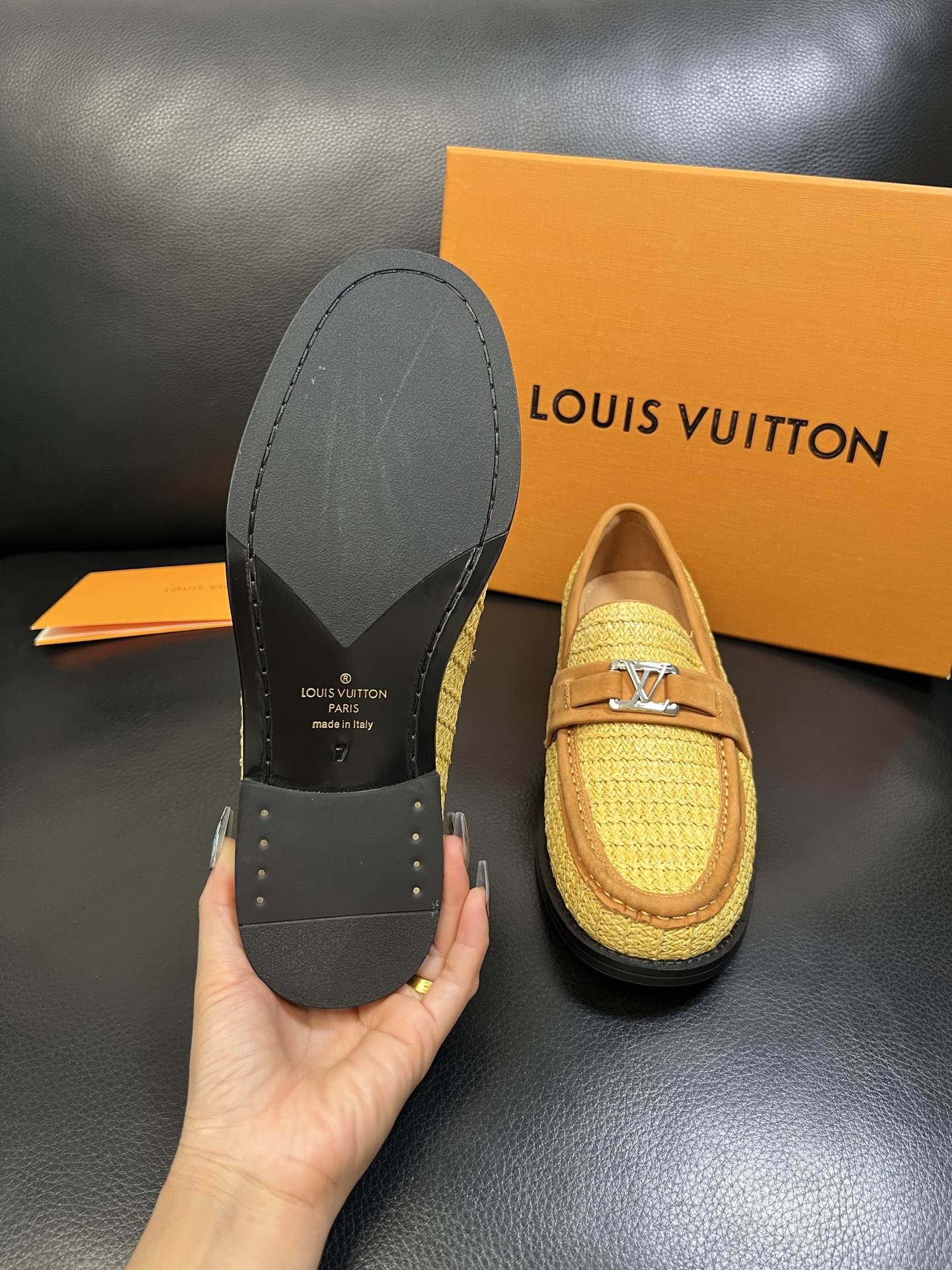 Lv 高品质 顶级工艺品 路易威登 皮鞋专柜同步原厂配置，鞋面意大利进口，进口水染牛皮内里，鞋底：原厂特