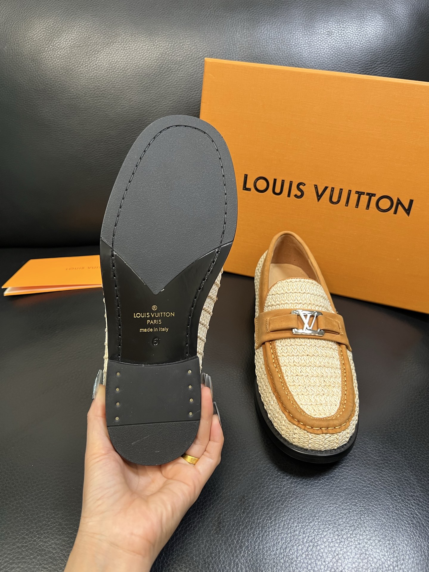 Lv 高品质 顶级工艺品 路易威登 皮鞋专柜同步原厂配置，鞋面意大利进口，进口水染牛皮内里，鞋底：原厂特