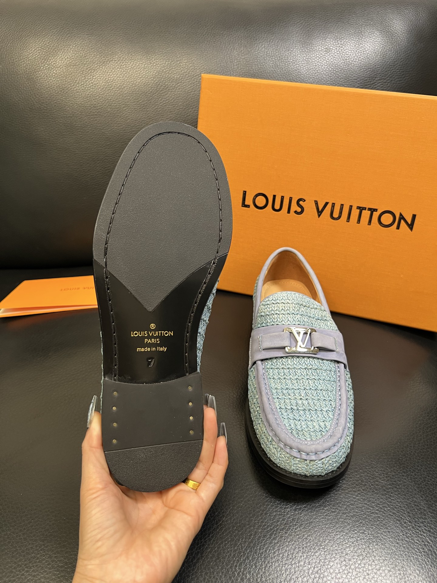 Lv 高品质 顶级工艺品 路易威登 皮鞋专柜同步原厂配置，鞋面意大利进口，进口水染牛皮内里，鞋底：原厂特