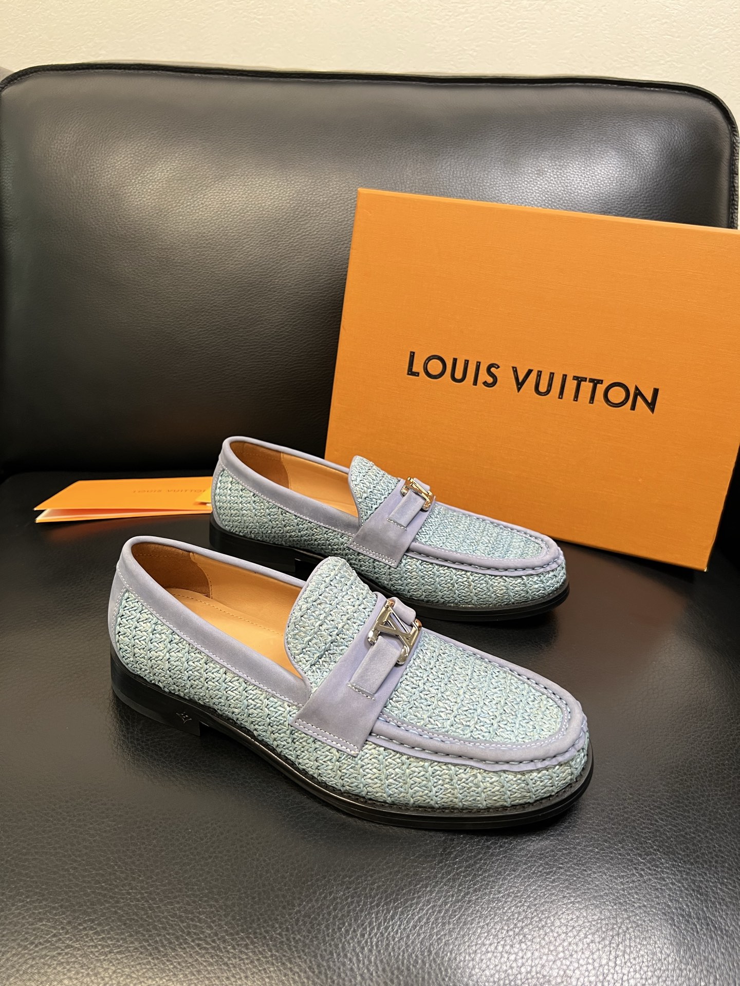 Lv 高品质 顶级工艺品 路易威登 皮鞋专柜同步原厂配置，鞋面意大利进口，进口水染牛皮内里，鞋底：原厂特