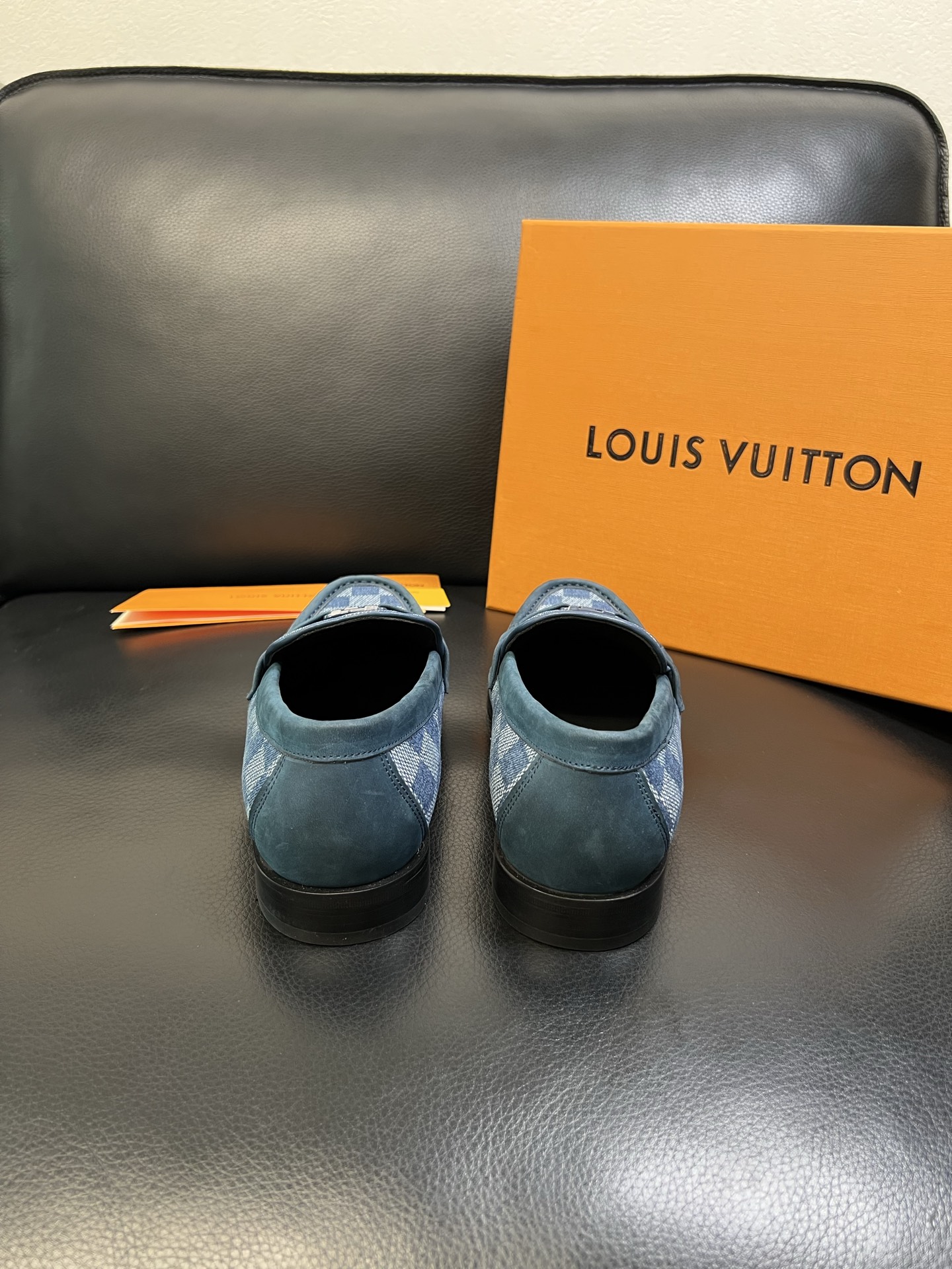 Lv 高品质 顶级工艺品 路易威登 皮鞋专柜同步原厂配置，鞋面意大利进口，进口水染牛皮内里，鞋底：原厂特