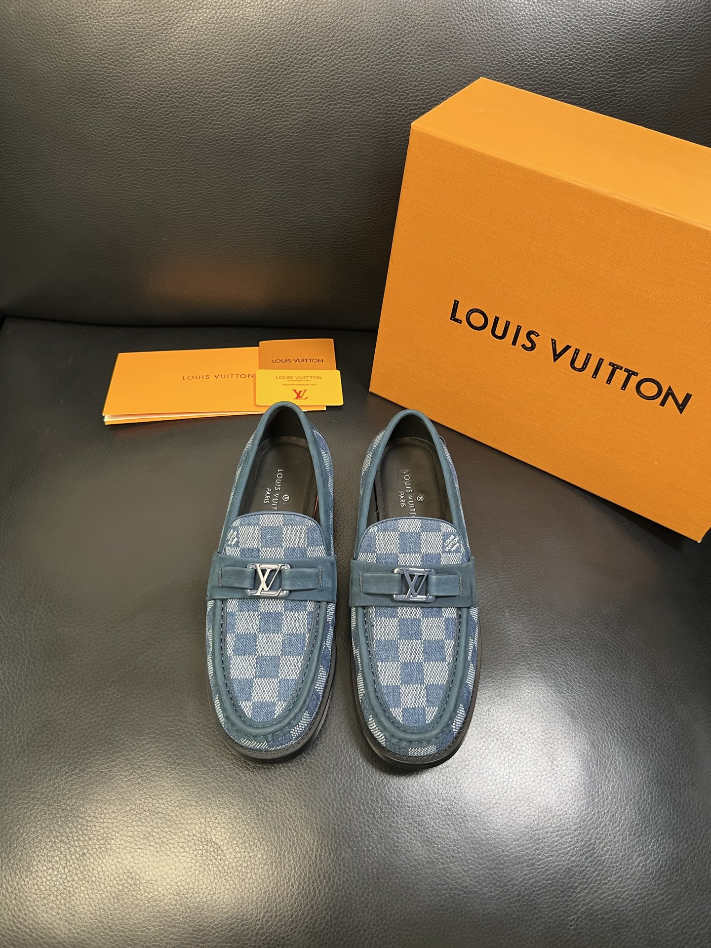 Lv 高品质 顶级工艺品 路易威登 皮鞋专柜同步原厂配置，鞋面意大利进口，进口水染牛皮内里，鞋底：原厂特