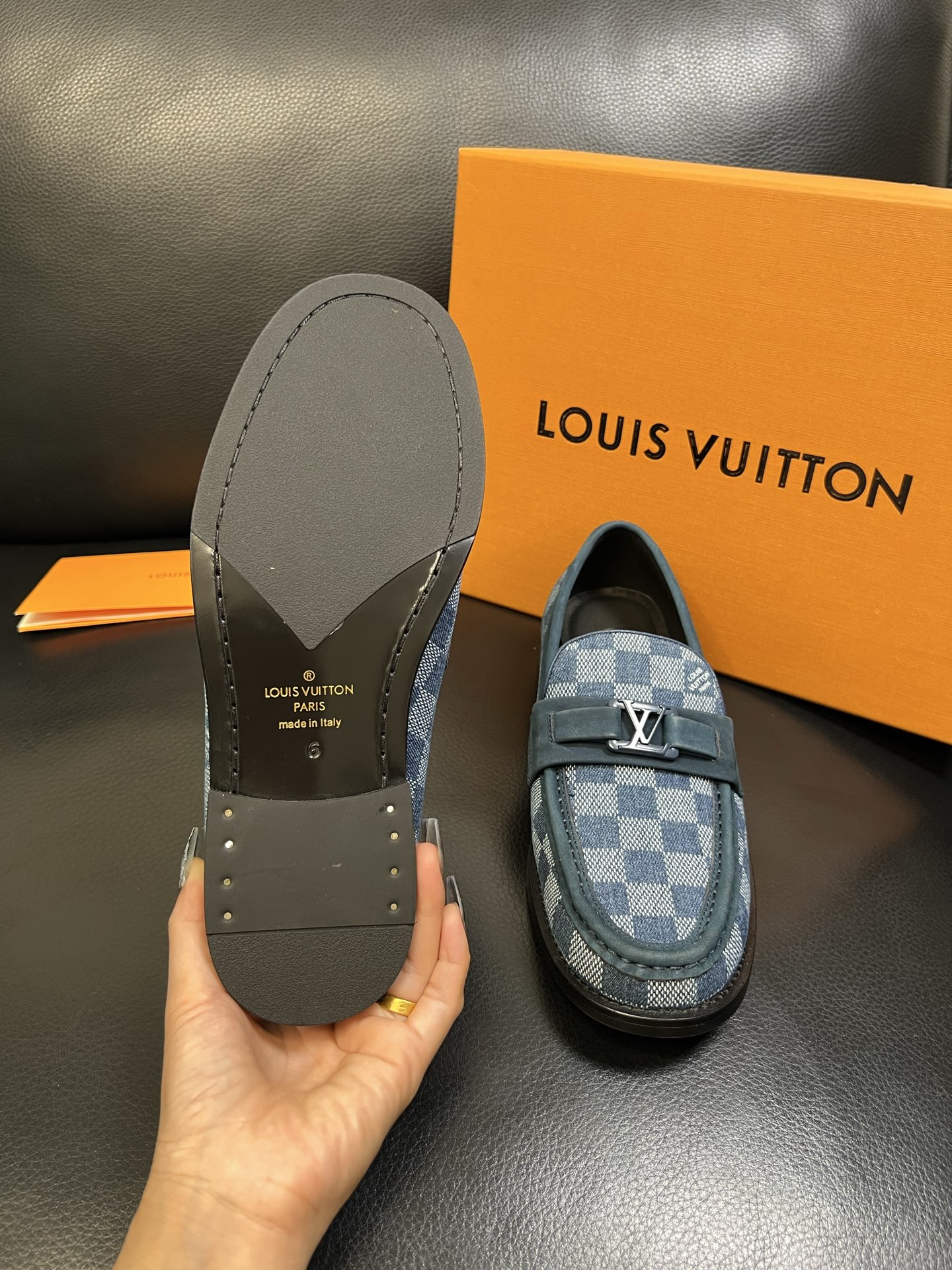 Lv 高品质 顶级工艺品 路易威登 皮鞋专柜同步原厂配置，鞋面意大利进口，进口水染牛皮内里，鞋底：原厂特