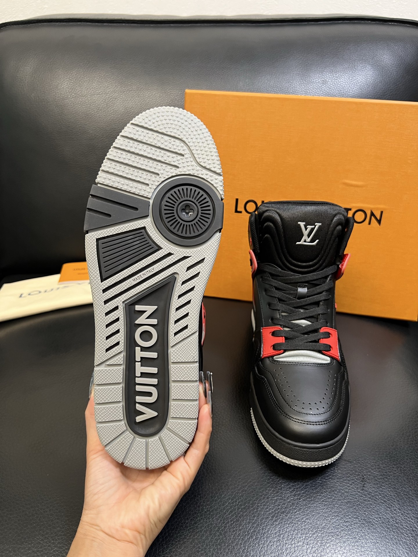 Lv 高品质 顶级工艺品 路易威登，专柜同步，鞋面意大利进口，高品质拼接缤纷色彩复杂工艺品，进口水染牛皮