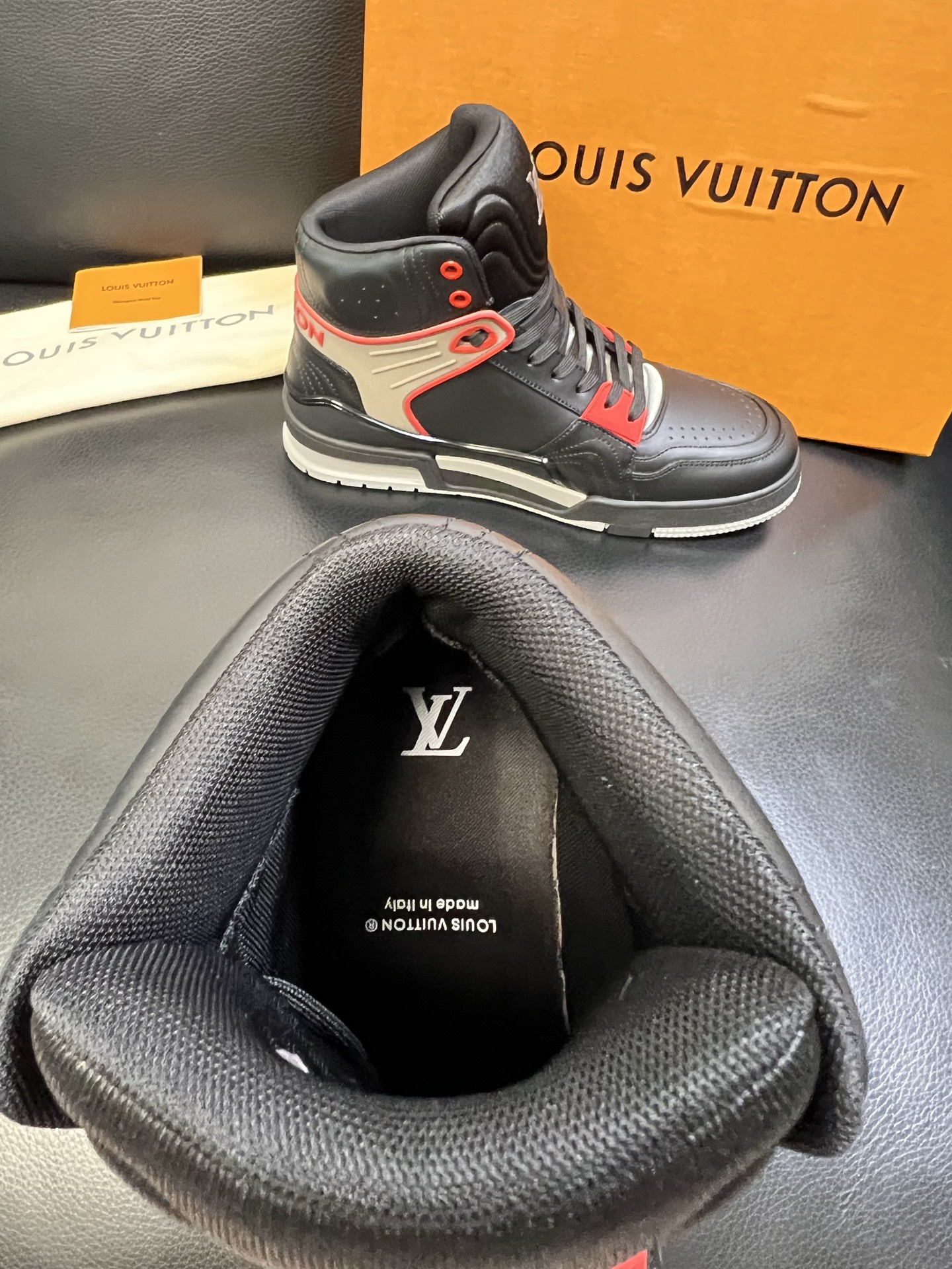Lv 高品质 顶级工艺品 路易威登，专柜同步，鞋面意大利进口，高品质拼接缤纷色彩复杂工艺品，进口水染牛皮