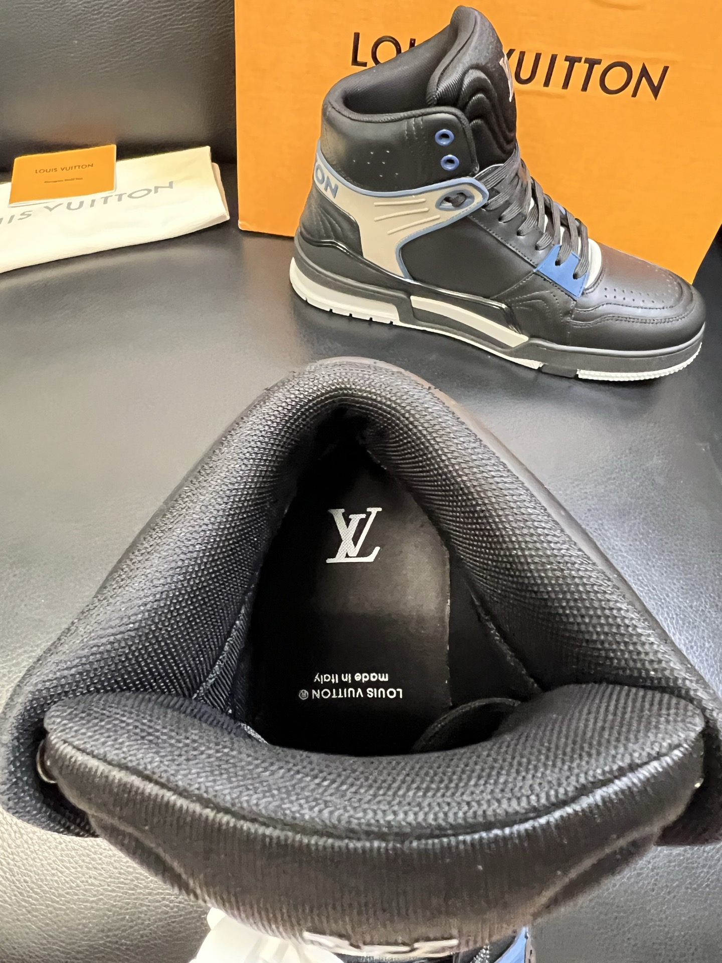 Lv 高品质 顶级工艺品 路易威登，专柜同步，鞋面意大利进口，高品质拼接缤纷色彩复杂工艺品，进口水染牛皮