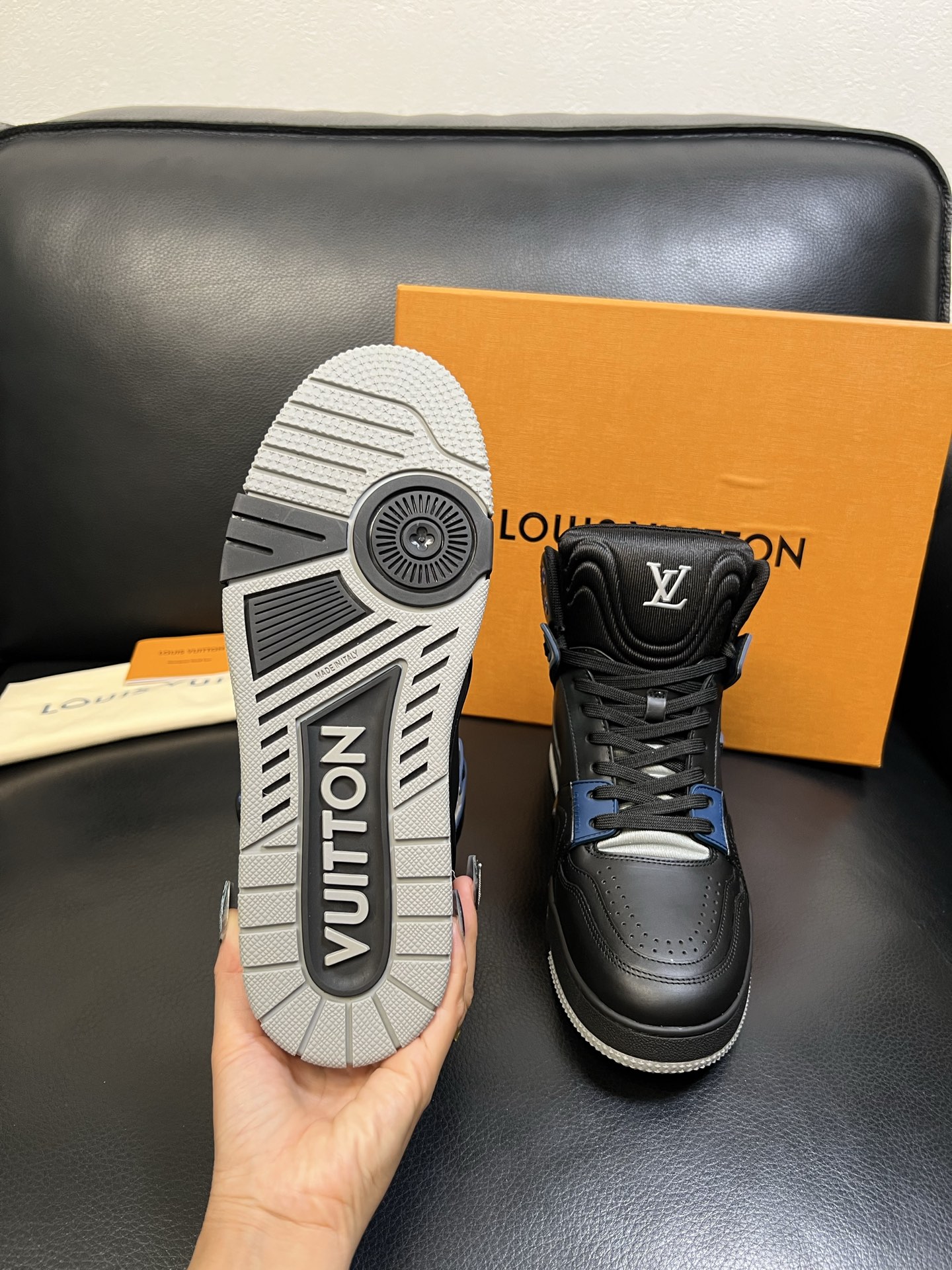 Lv 高品质 顶级工艺品 路易威登，专柜同步，鞋面意大利进口，高品质拼接缤纷色彩复杂工艺品，进口水染牛皮