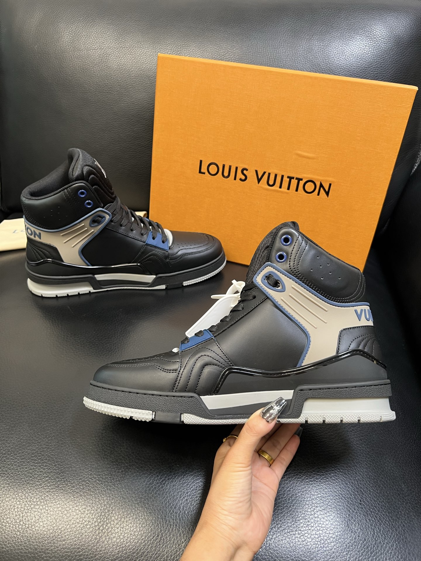 Lv 高品质 顶级工艺品 路易威登，专柜同步，鞋面意大利进口，高品质拼接缤纷色彩复杂工艺品，进口水染牛皮