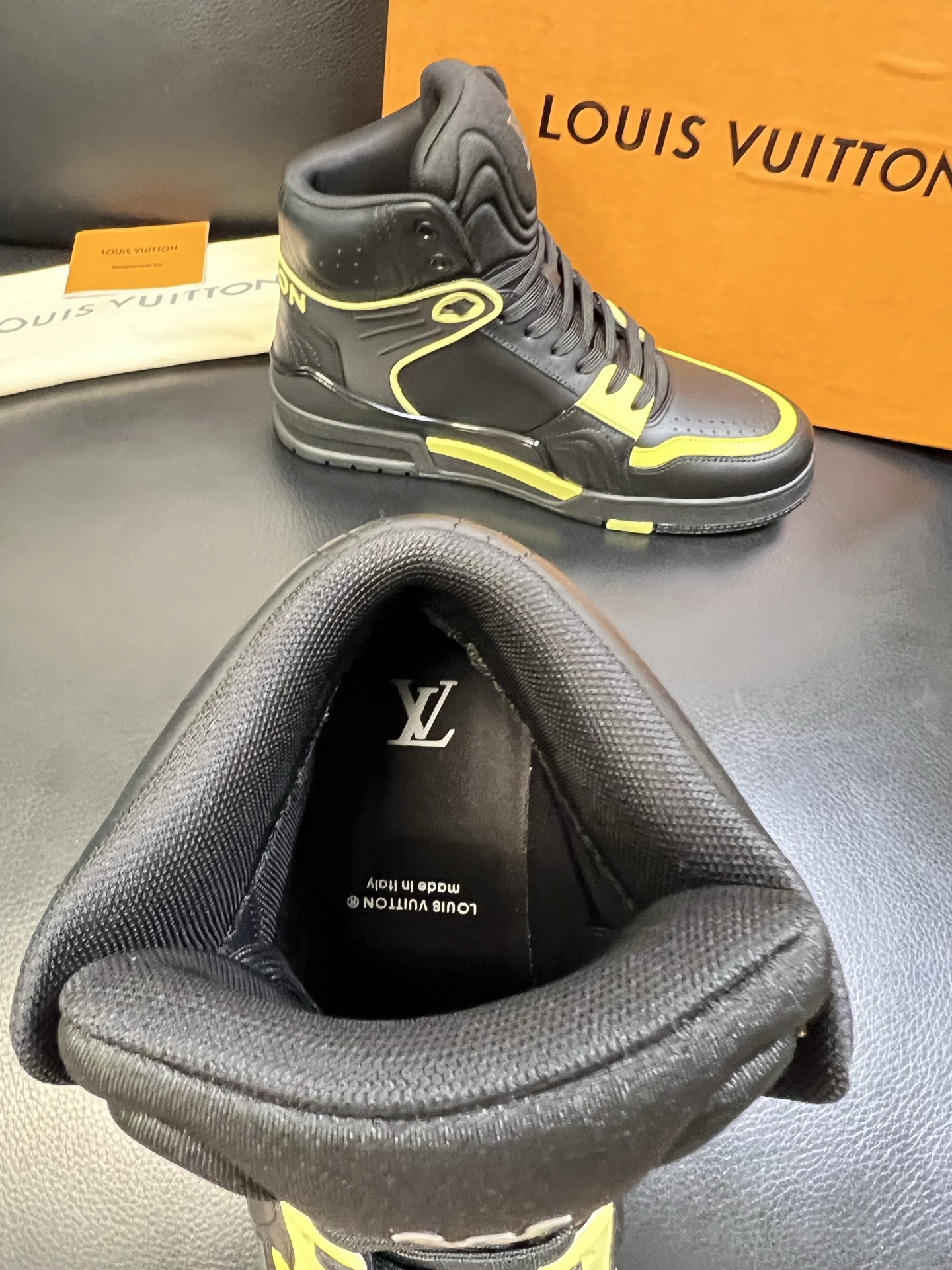 Lv 高品质 顶级工艺品 路易威登，专柜同步，鞋面意大利进口，高品质拼接缤纷色彩复杂工艺品，进口水染牛皮