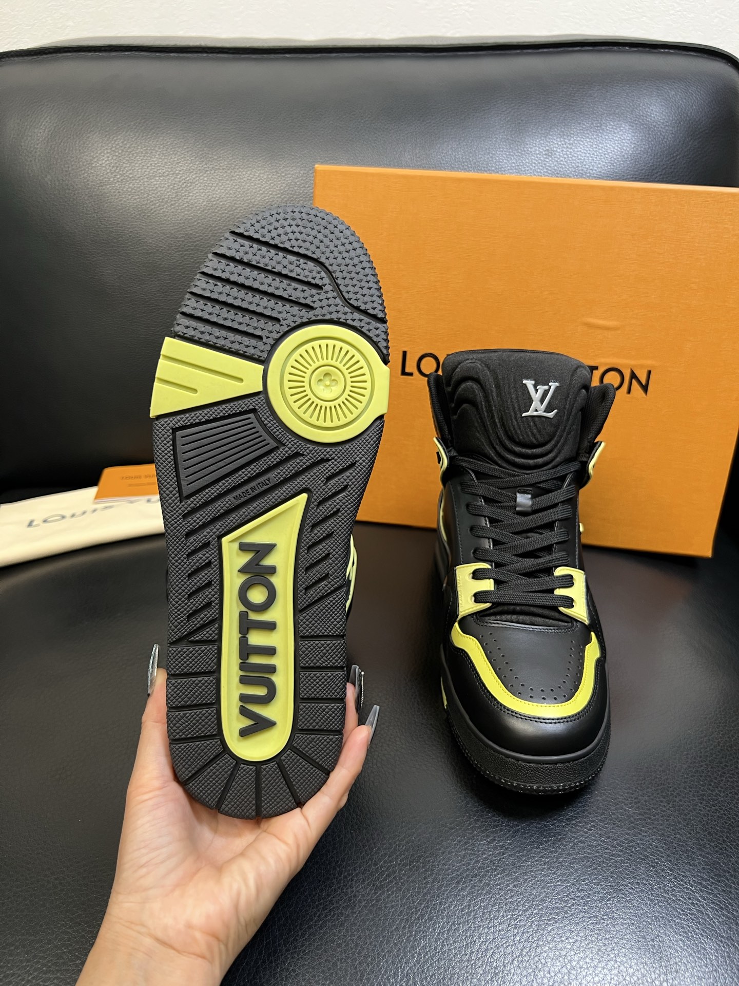 Lv 高品质 顶级工艺品 路易威登，专柜同步，鞋面意大利进口，高品质拼接缤纷色彩复杂工艺品，进口水染牛皮