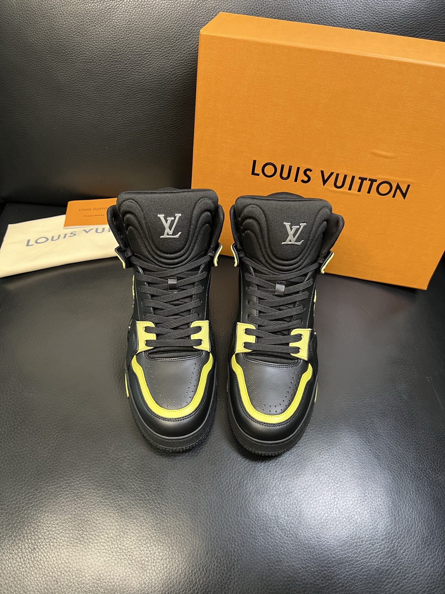 Lv 高品质 顶级工艺品 路易威登，专柜同步，鞋面意大利进口，高品质拼接缤纷色彩复杂工艺品，进口水染牛皮