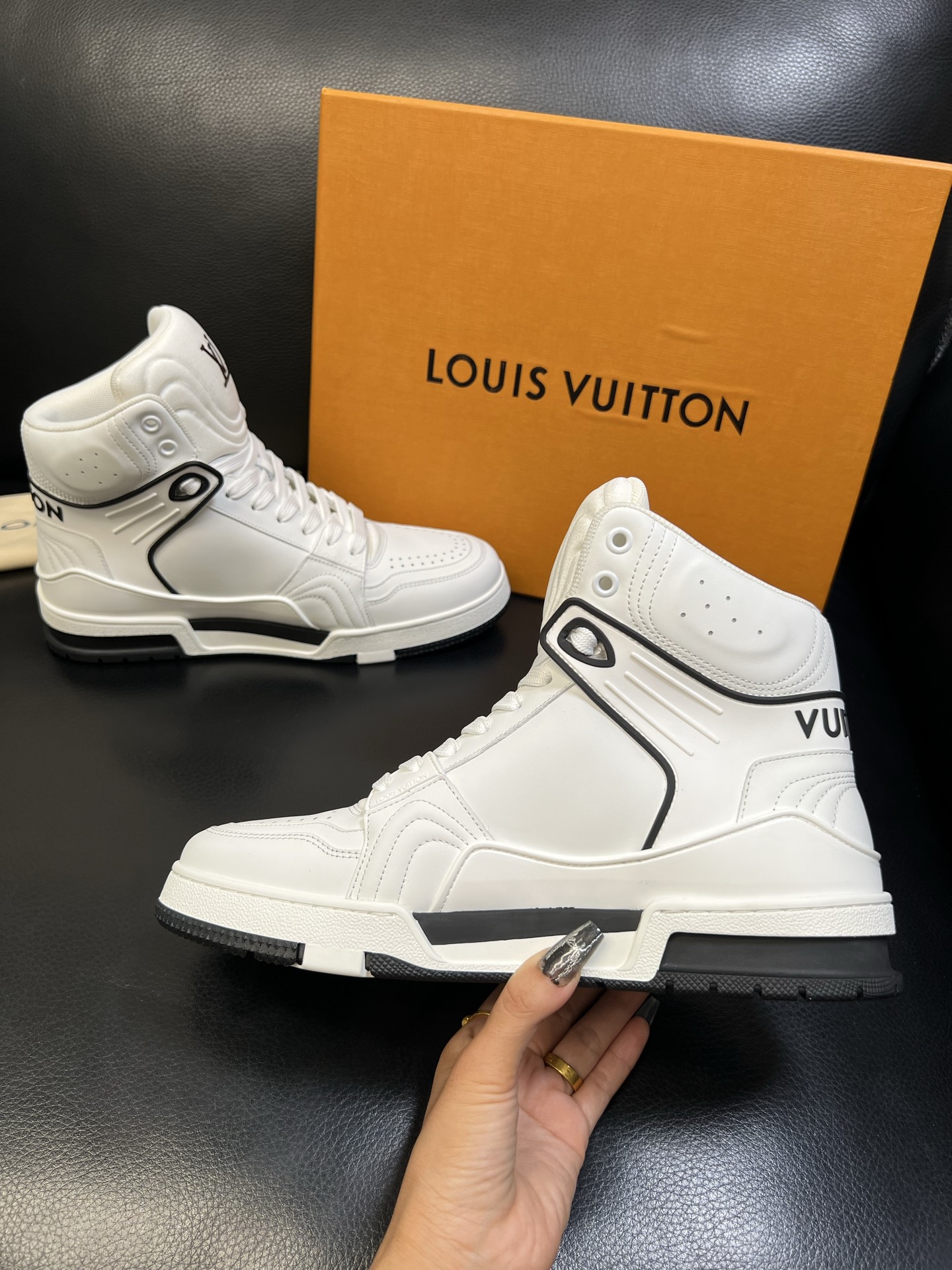 Lv 高品质 顶级工艺品 路易威登，专柜同步，鞋面意大利进口，高品质拼接缤纷色彩复杂工艺品，进口水染牛皮