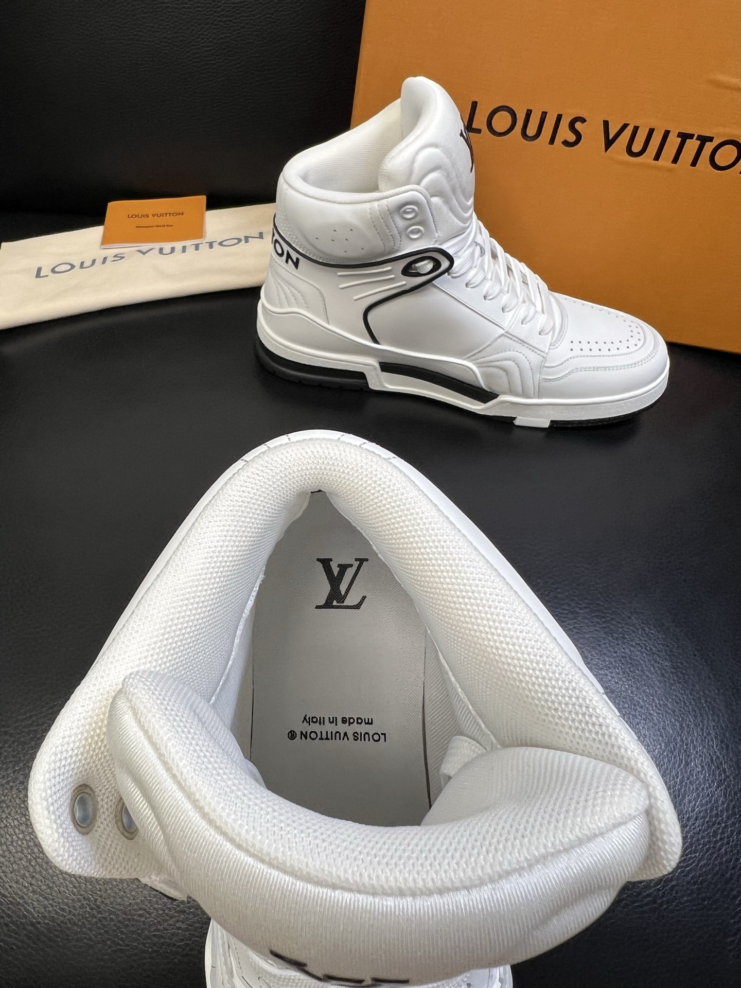 Lv 高品质 顶级工艺品 路易威登，专柜同步，鞋面意大利进口，高品质拼接缤纷色彩复杂工艺品，进口水染牛皮