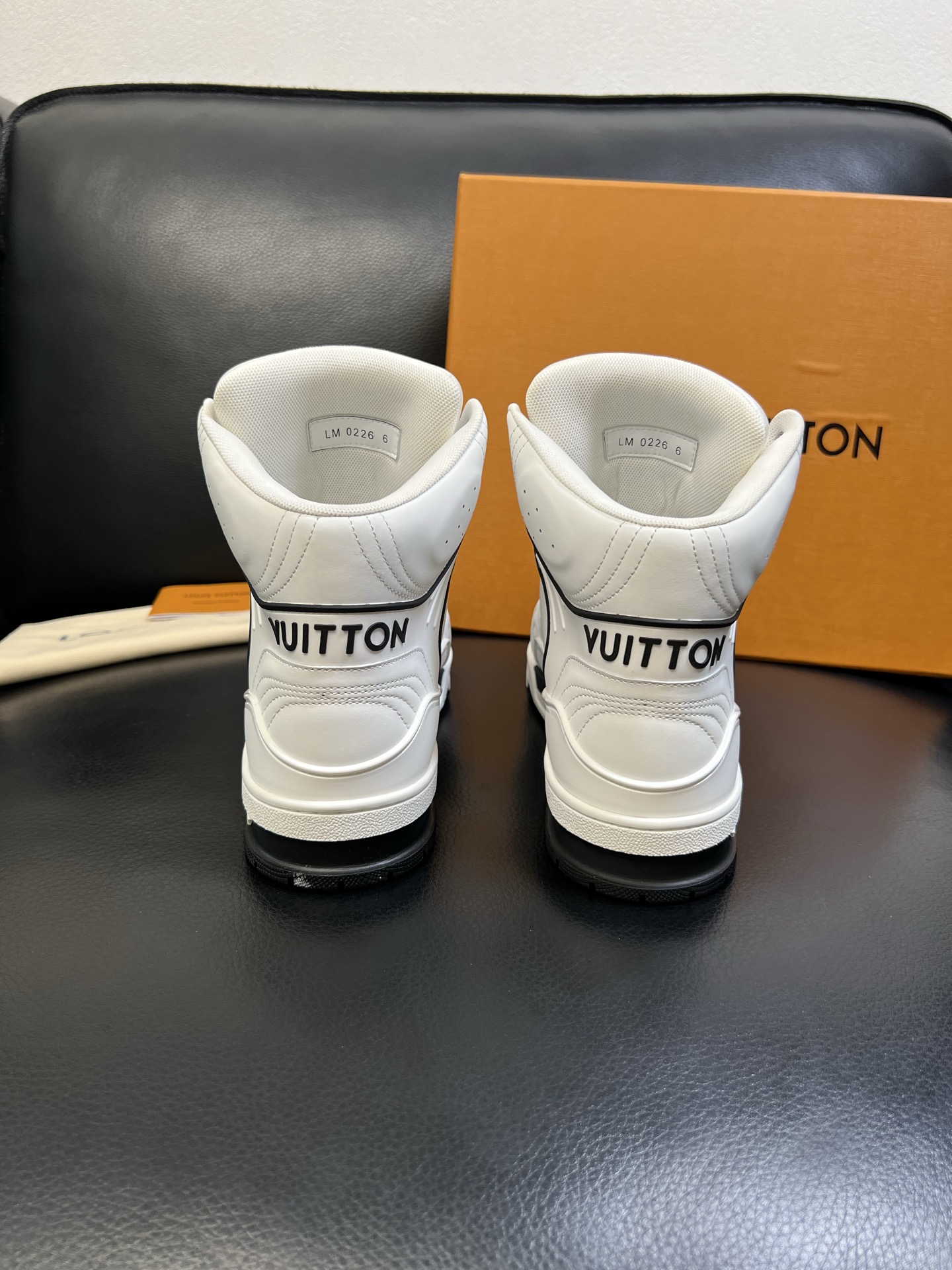 Lv 高品质 顶级工艺品 路易威登，专柜同步，鞋面意大利进口，高品质拼接缤纷色彩复杂工艺品，进口水染牛皮