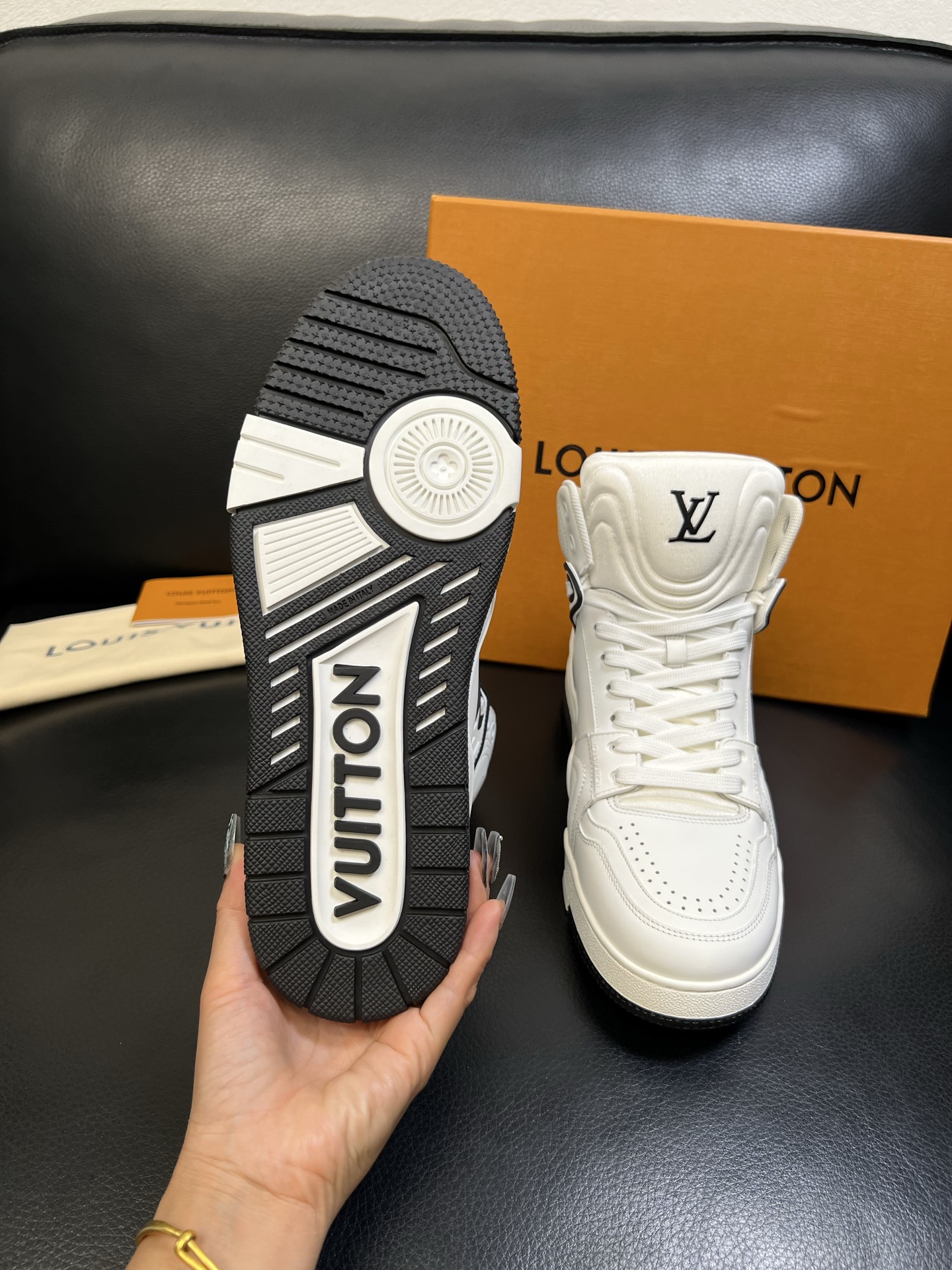 Lv 高品质 顶级工艺品 路易威登，专柜同步，鞋面意大利进口，高品质拼接缤纷色彩复杂工艺品，进口水染牛皮