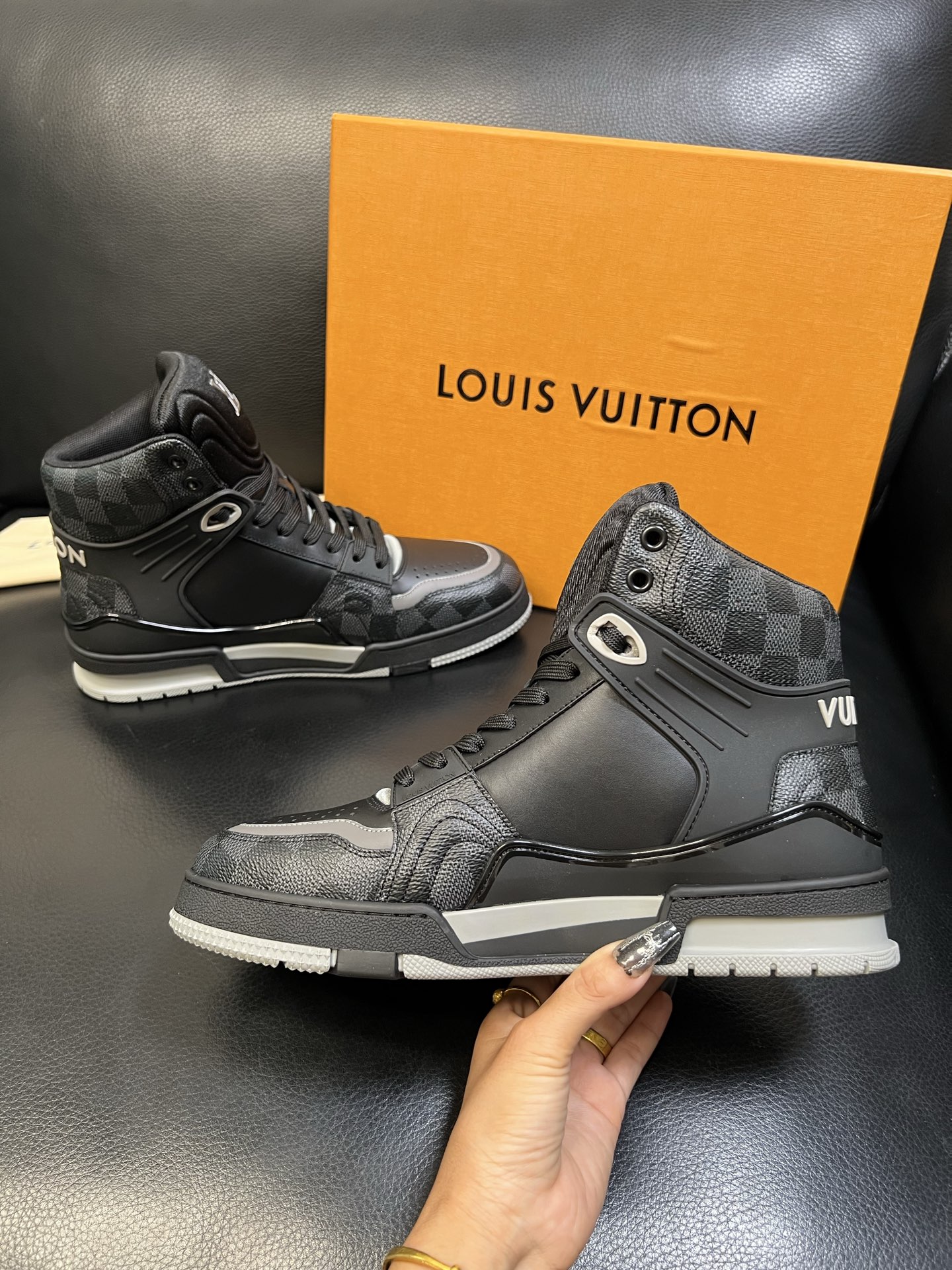 Lv 高品质 顶级工艺品 路易威登，专柜同步，鞋面意大利进口，高品质拼接缤纷色彩复杂工艺品，进口水染牛皮