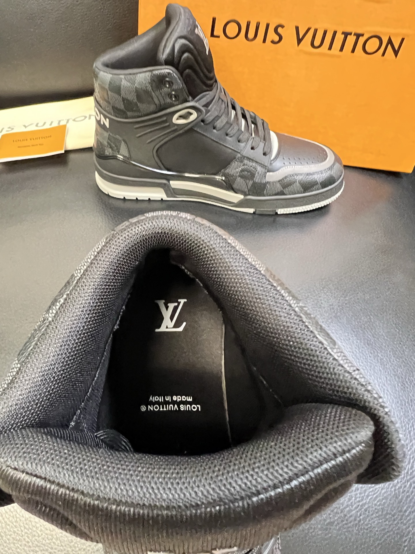 Lv 高品质 顶级工艺品 路易威登，专柜同步，鞋面意大利进口，高品质拼接缤纷色彩复杂工艺品，进口水染牛皮