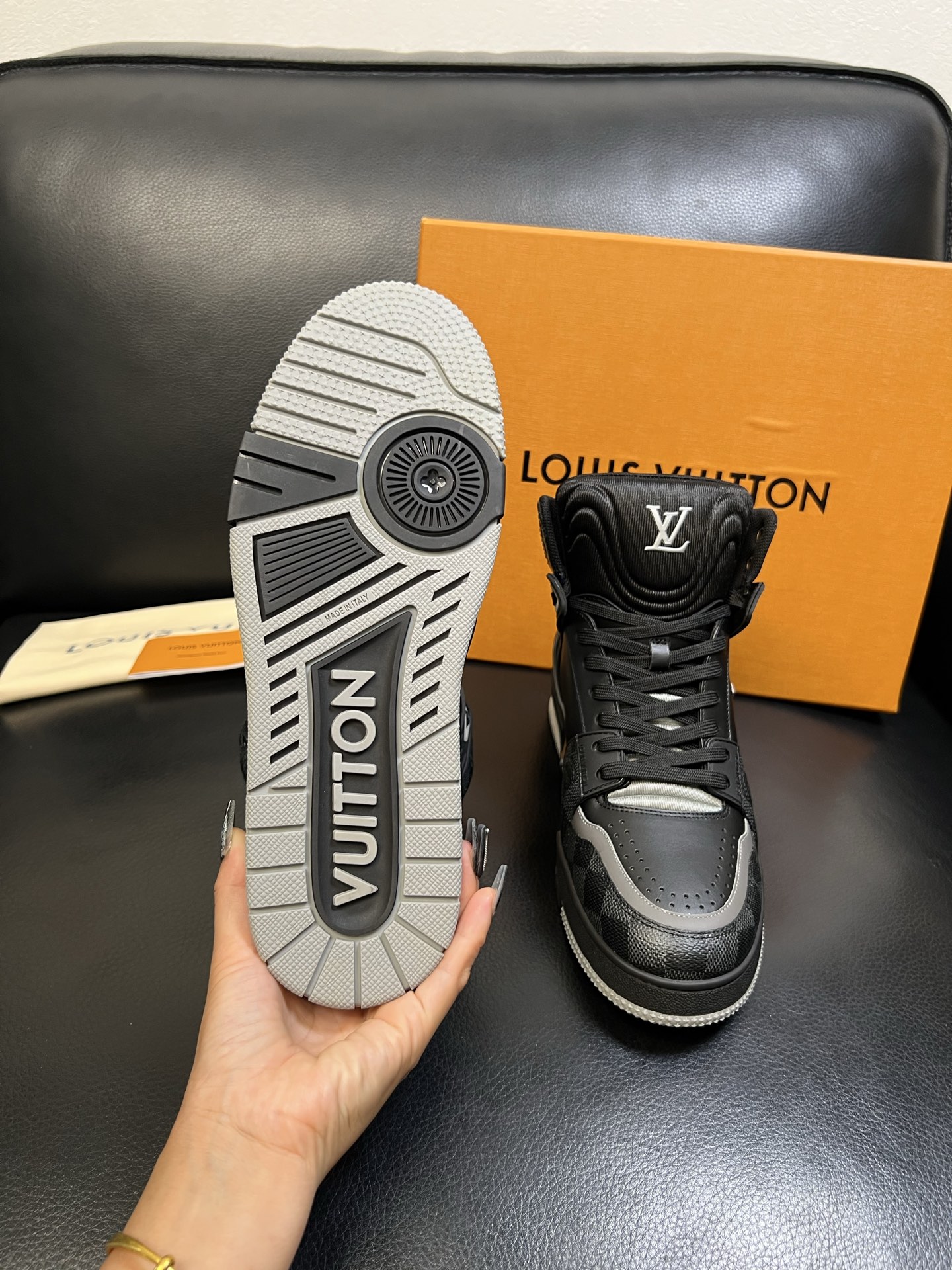 Lv 高品质 顶级工艺品 路易威登，专柜同步，鞋面意大利进口，高品质拼接缤纷色彩复杂工艺品，进口水染牛皮