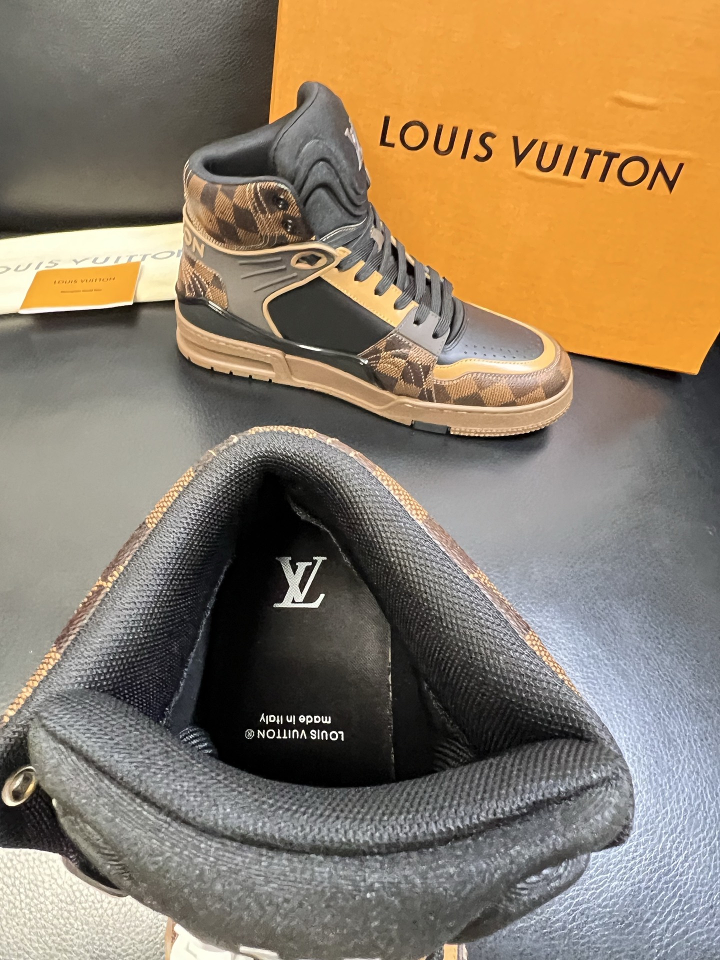 Lv 高品质 顶级工艺品 路易威登，专柜同步，鞋面意大利进口，高品质拼接缤纷色彩复杂工艺品，进口水染牛皮
