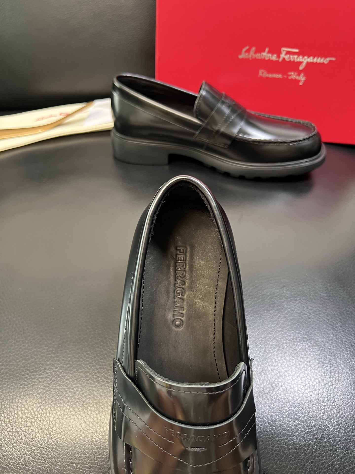 Ferragamo 高品质 顶级工艺品 菲拉格慕 专柜同步发售原厂配置，意大利进口原版牛皮，进口水染牛里