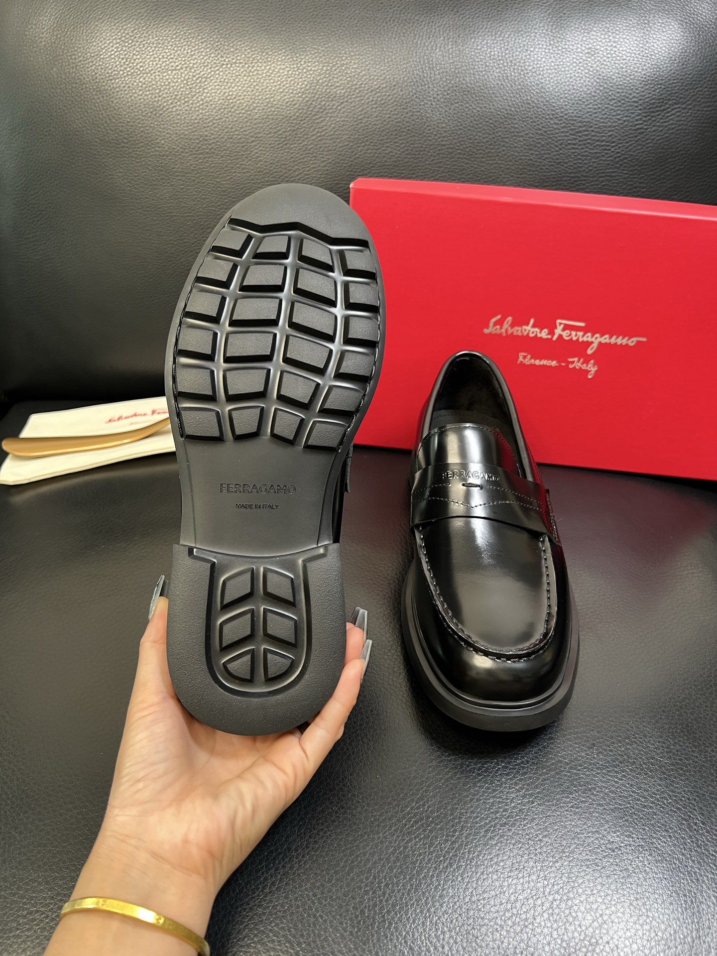 Ferragamo 高品质 顶级工艺品 菲拉格慕 专柜同步发售原厂配置，意大利进口原版牛皮，进口水染牛里