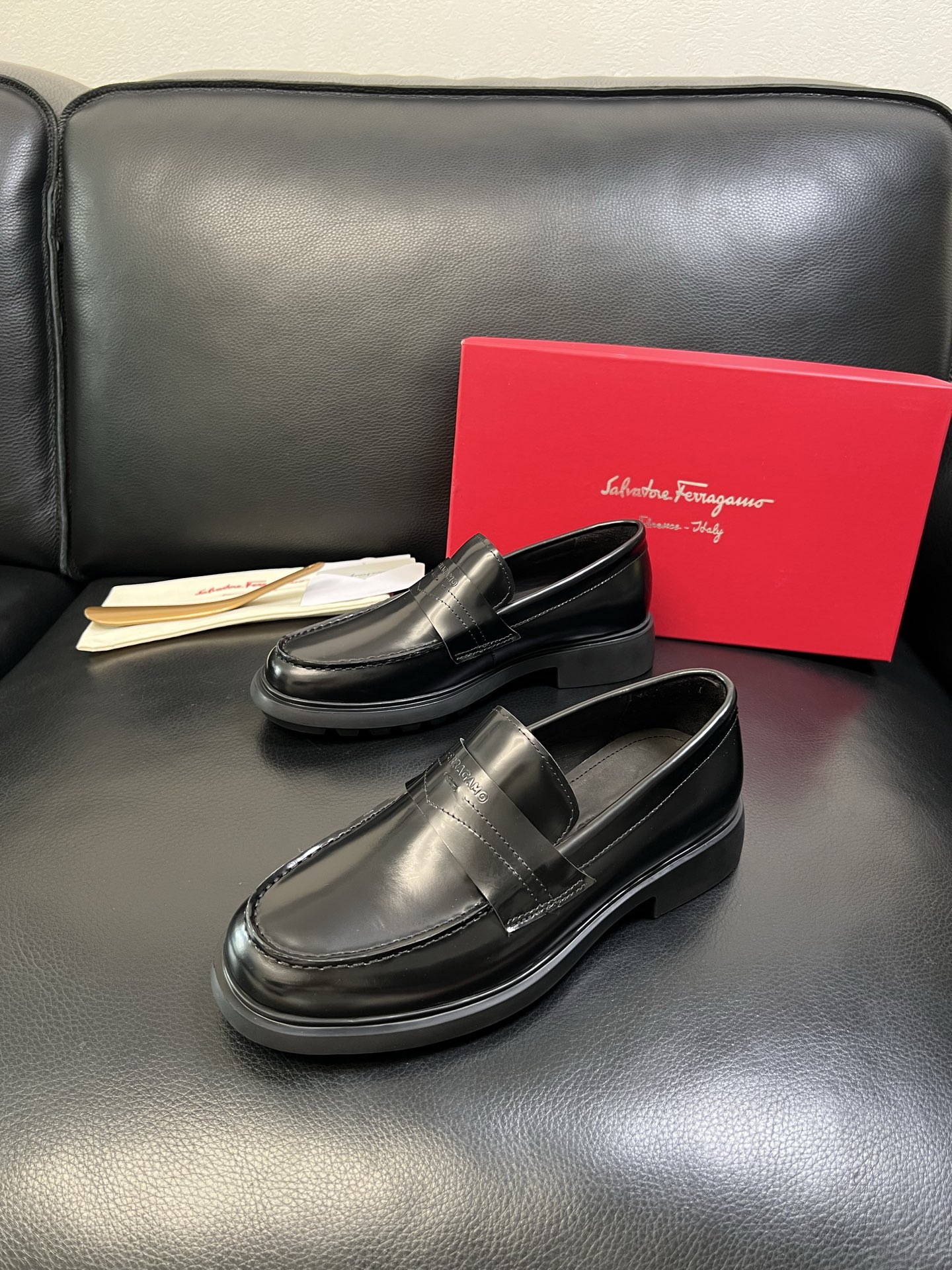 Ferragamo 高品质 顶级工艺品 菲拉格慕 专柜同步发售原厂配置，意大利进口原版牛皮，进口水染牛里