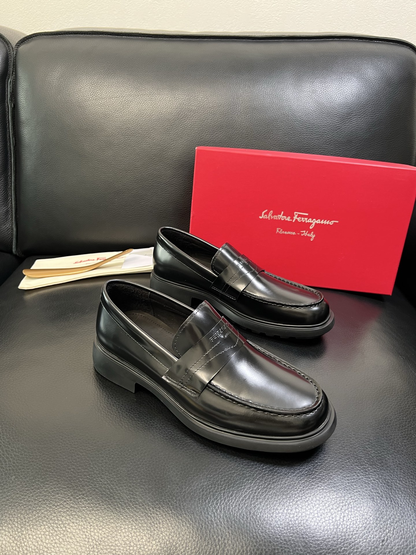 Ferragamo 高品质 顶级工艺品 菲拉格慕 专柜同步发售原厂配置，意大利进口原版牛皮，进口水染牛里