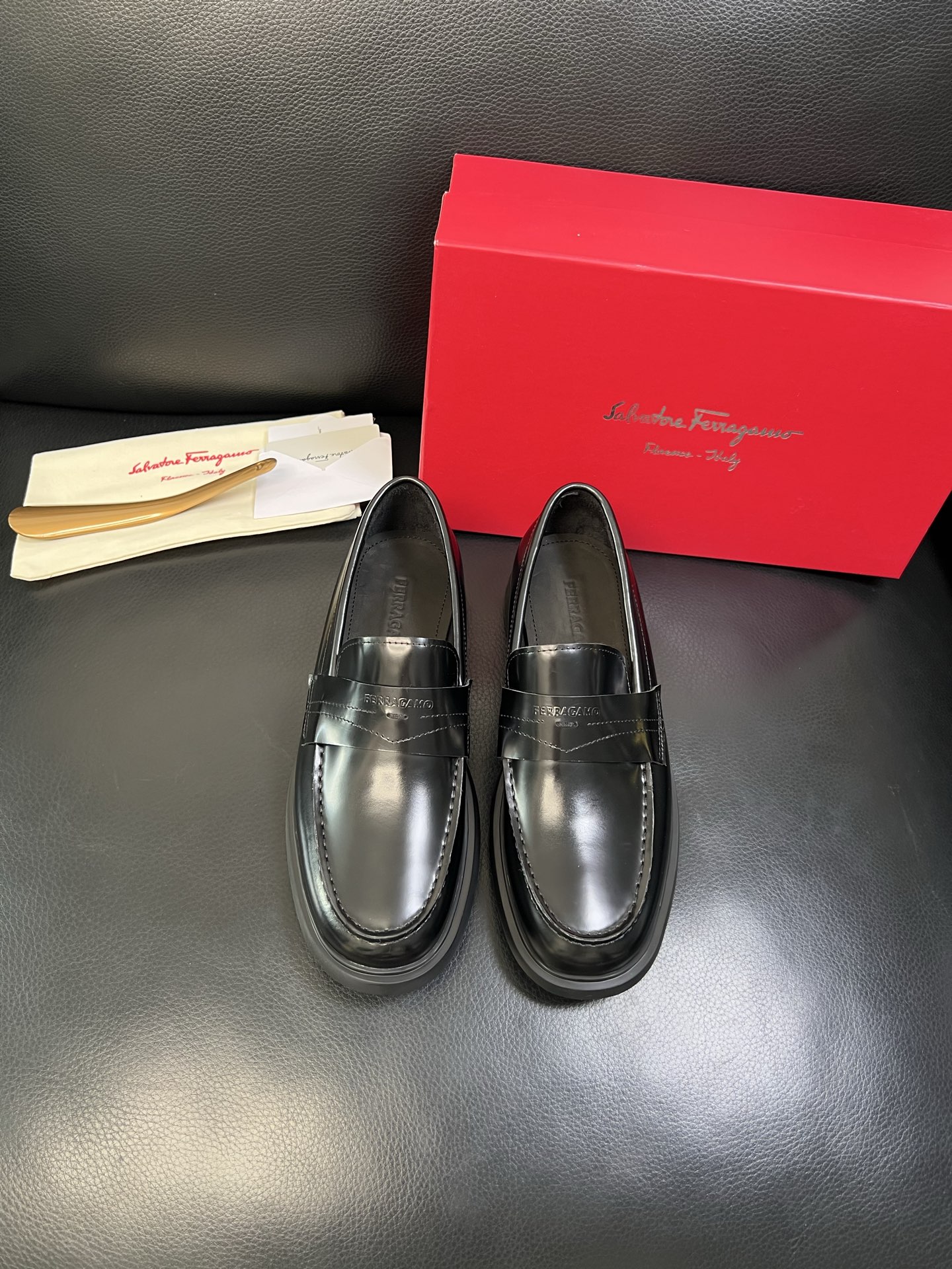 Ferragamo 高品质 顶级工艺品 菲拉格慕 专柜同步发售原厂配置，意大利进口原版牛皮，进口水染牛里