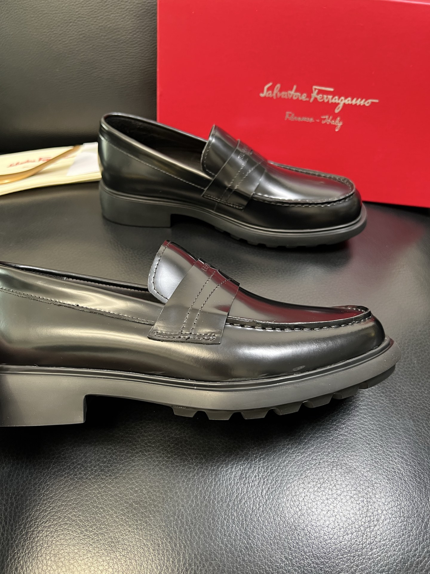 Ferragamo 高品质 顶级工艺品 菲拉格慕 专柜同步发售原厂配置，意大利进口原版牛皮，进口水染牛里