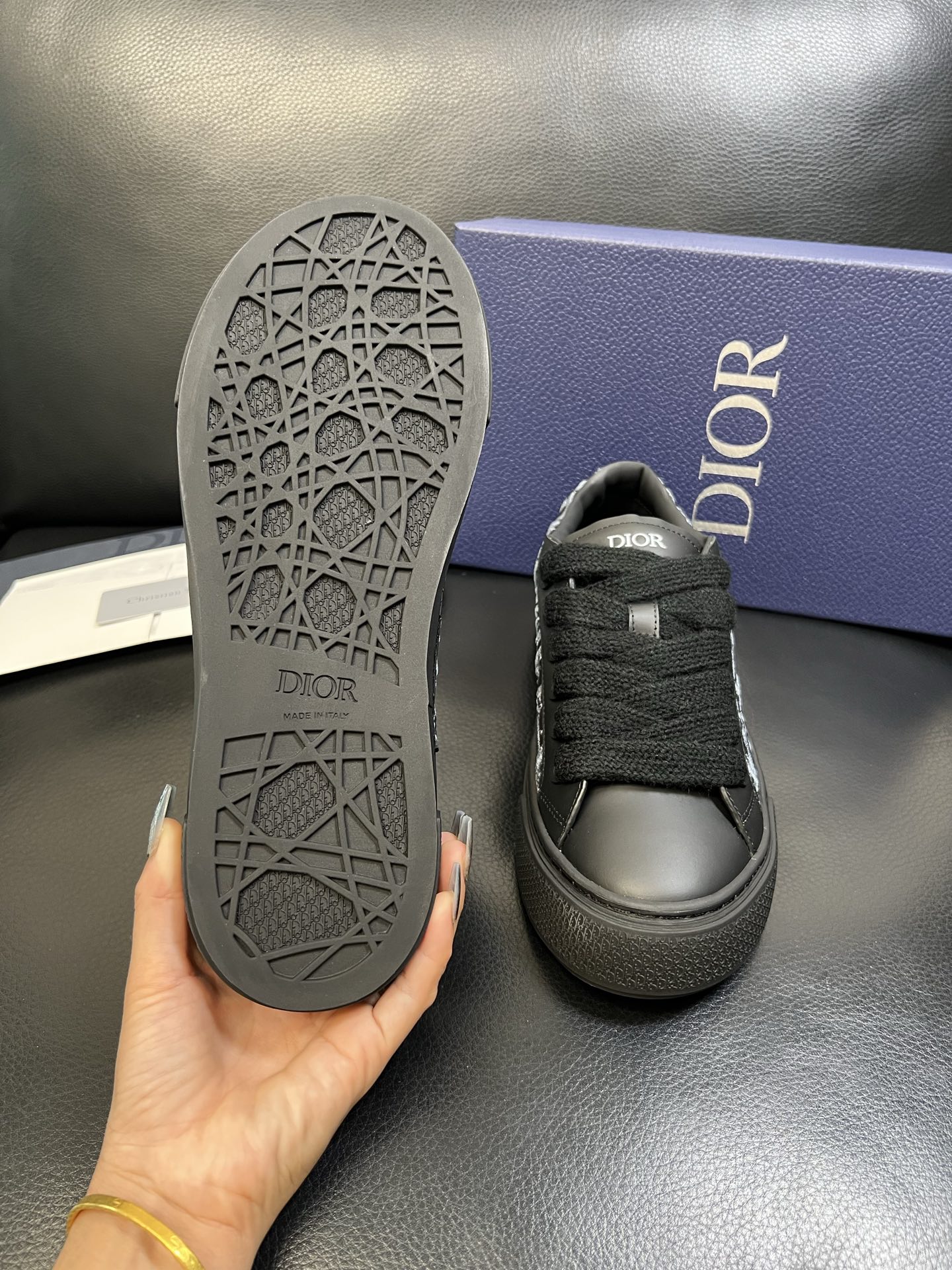 Dior 顶级工艺品 迪奥 专柜同步 原厂配置，意大利进口原版牛皮面料，透气舒适进口水染牛里垫，鞋底：原
