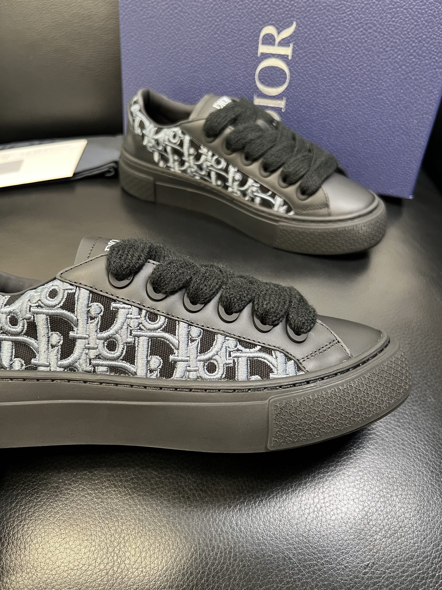 Dior 顶级工艺品 迪奥 专柜同步 原厂配置，意大利进口原版牛皮面料，透气舒适进口水染牛里垫，鞋底：原