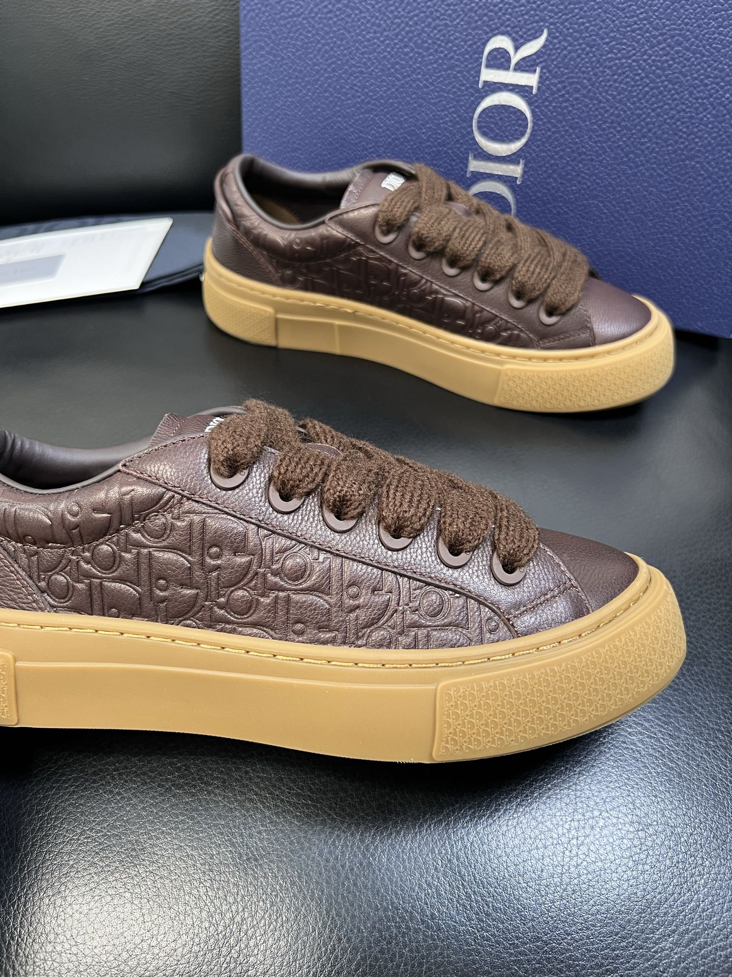 Dior 顶级工艺品 迪奥 专柜同步 原厂配置，意大利进口原版牛皮面料，透气舒适进口水染牛里垫，鞋底：原