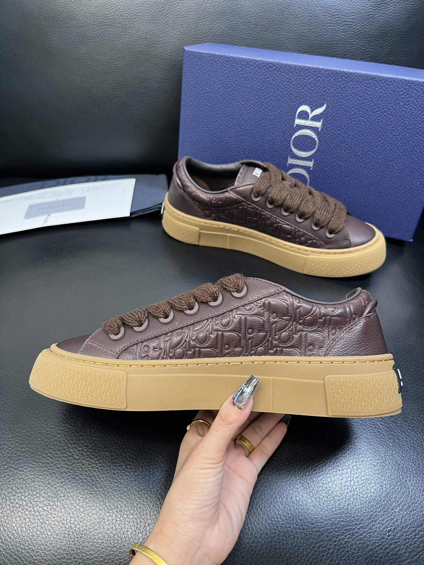 Dior 顶级工艺品 迪奥 专柜同步 原厂配置，意大利进口原版牛皮面料，透气舒适进口水染牛里垫，鞋底：原