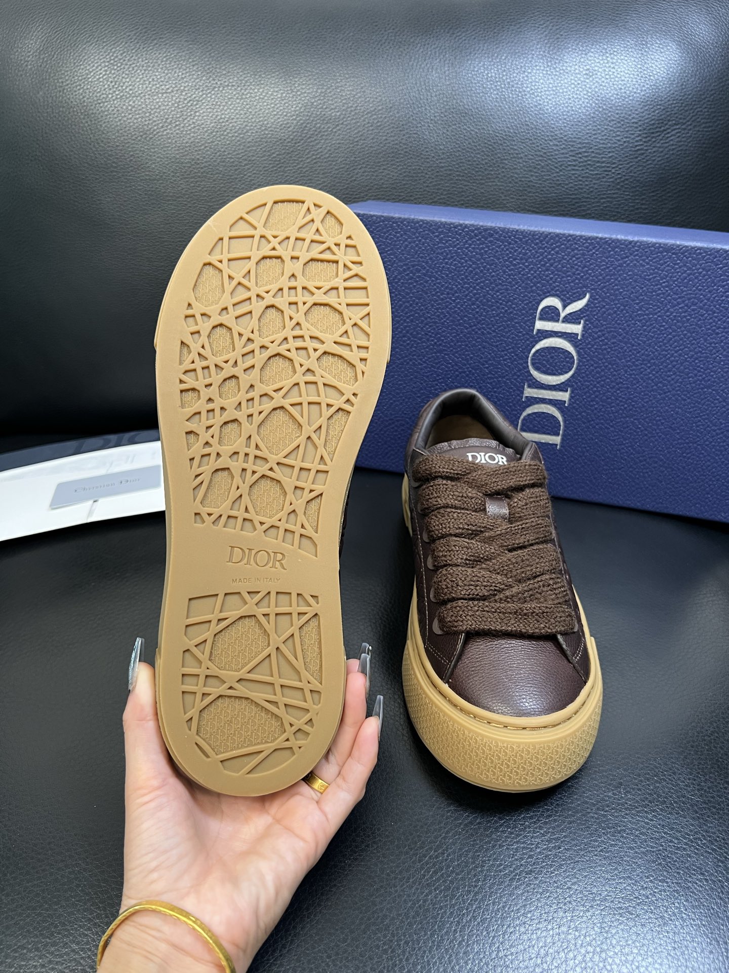 Dior 顶级工艺品 迪奥 专柜同步 原厂配置，意大利进口原版牛皮面料，透气舒适进口水染牛里垫，鞋底：原