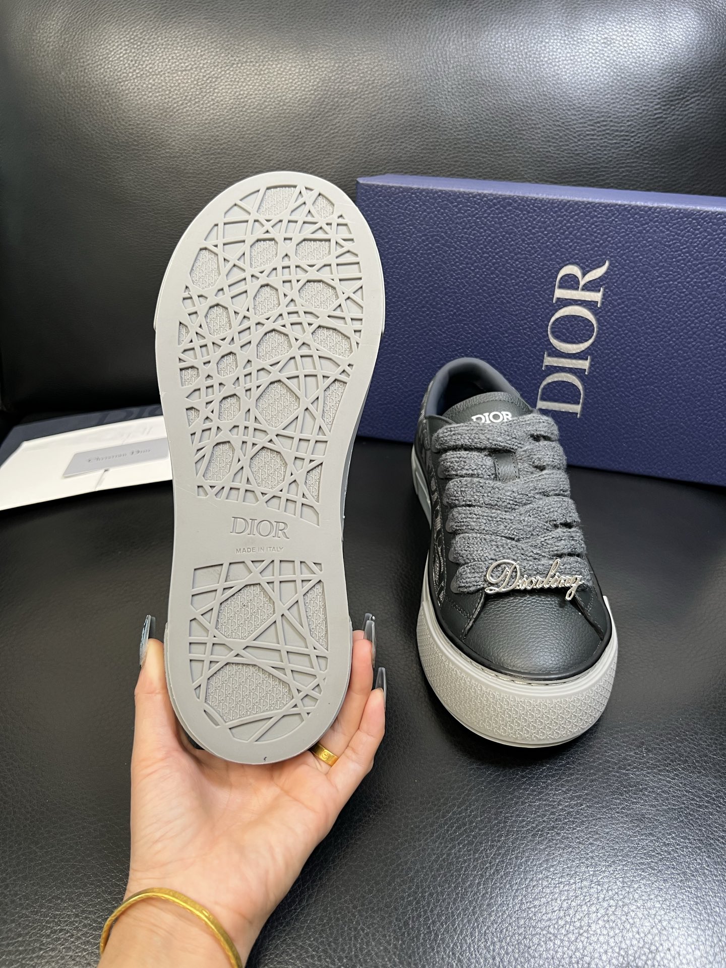 Dior 顶级工艺品 迪奥 专柜同步 原厂配置，意大利进口原版牛皮面料，透气舒适进口水染牛里垫，鞋底：原