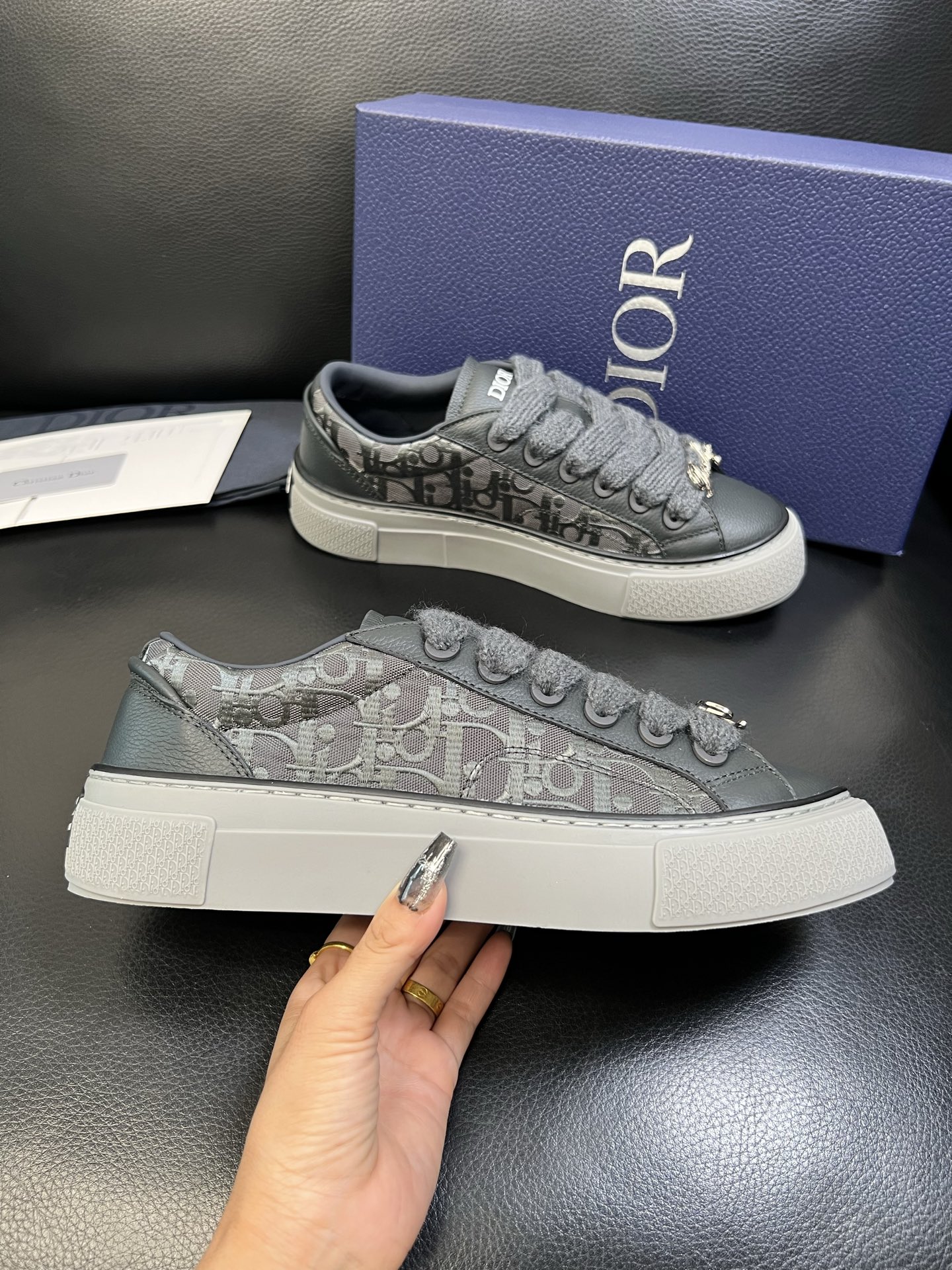 Dior 顶级工艺品 迪奥 专柜同步 原厂配置，意大利进口原版牛皮面料，透气舒适进口水染牛里垫，鞋底：原