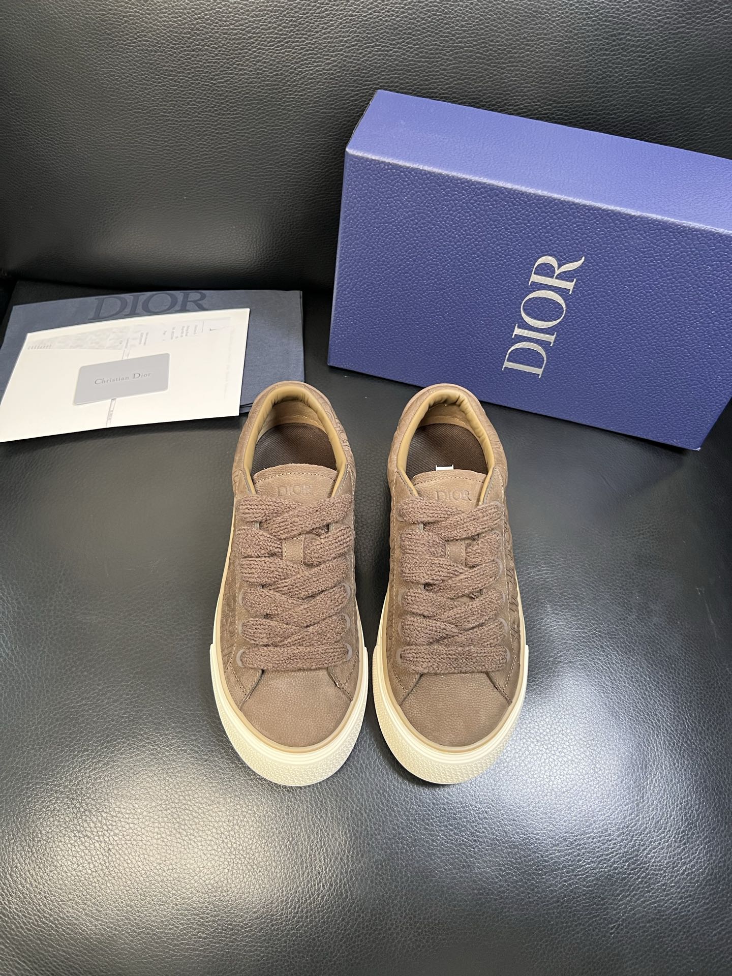 Dior 顶级工艺品 迪奥 专柜同步 原厂配置，意大利进口原版牛皮面料，透气舒适进口水染牛里垫，鞋底：原