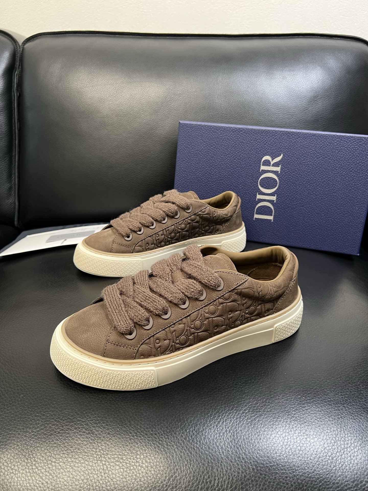 Dior 顶级工艺品 迪奥 专柜同步 原厂配置，意大利进口原版牛皮面料，透气舒适进口水染牛里垫，鞋底：原