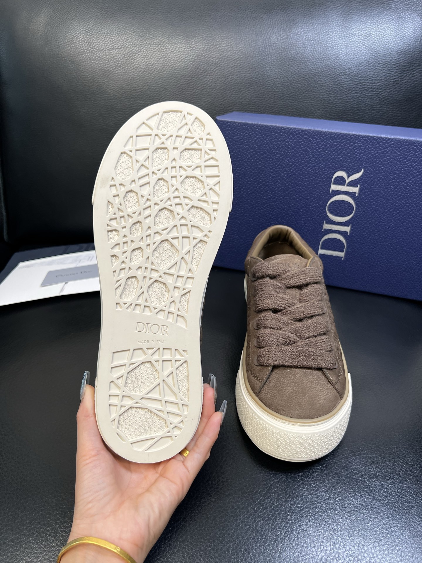 Dior 顶级工艺品 迪奥 专柜同步 原厂配置，意大利进口原版牛皮面料，透气舒适进口水染牛里垫，鞋底：原