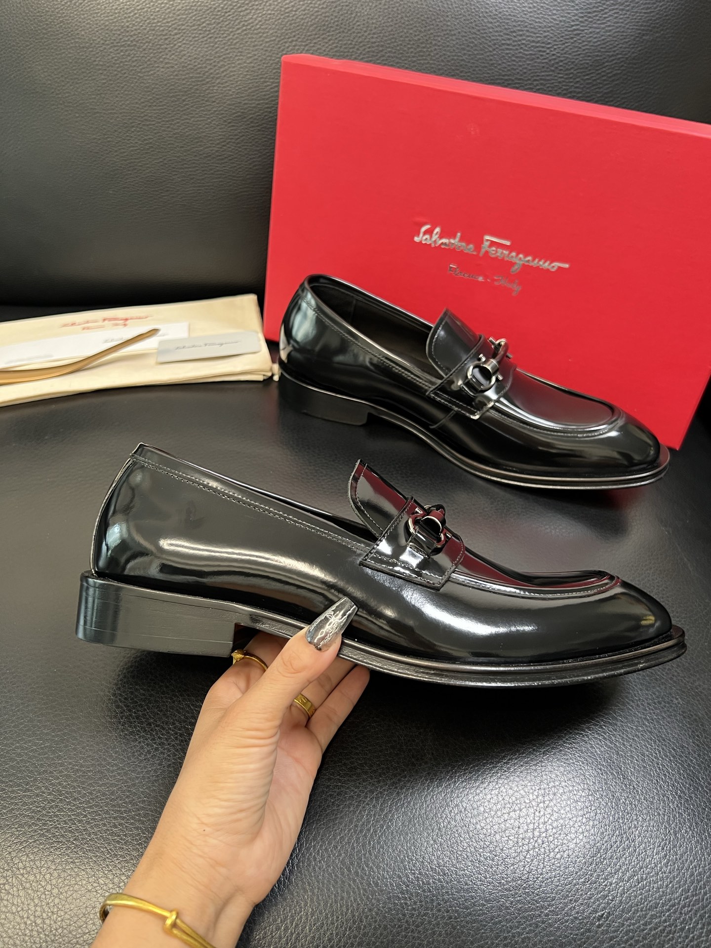 Ferragamo 高品质 顶级工艺品 菲拉格慕 专柜同步发售原厂配置，意大利进口原版牛皮，进口水染牛里