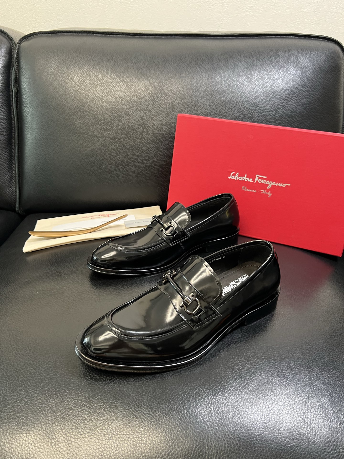 Ferragamo 高品质 顶级工艺品 菲拉格慕 专柜同步发售原厂配置，意大利进口原版牛皮，进口水染牛里