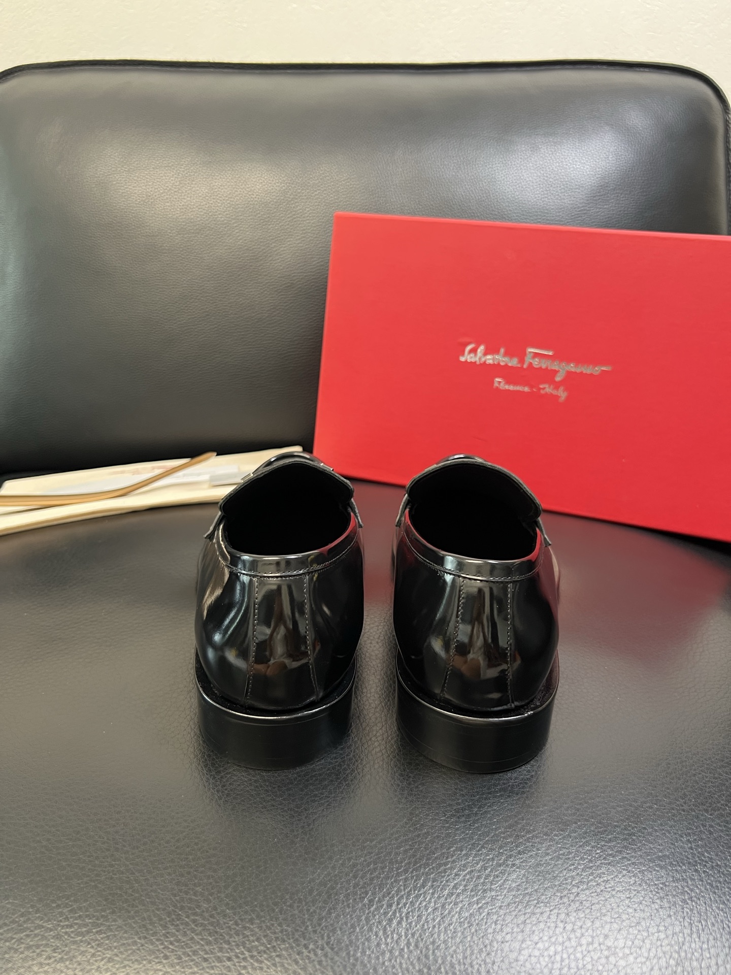 Ferragamo 高品质 顶级工艺品 菲拉格慕 专柜同步发售原厂配置，意大利进口原版牛皮，进口水染牛里