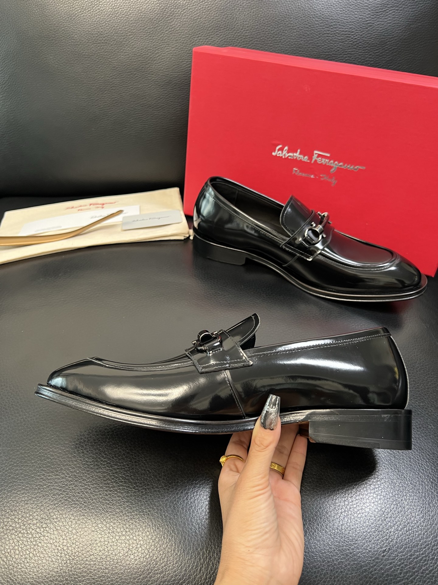 Ferragamo 高品质 顶级工艺品 菲拉格慕 专柜同步发售原厂配置，意大利进口原版牛皮，进口水染牛里