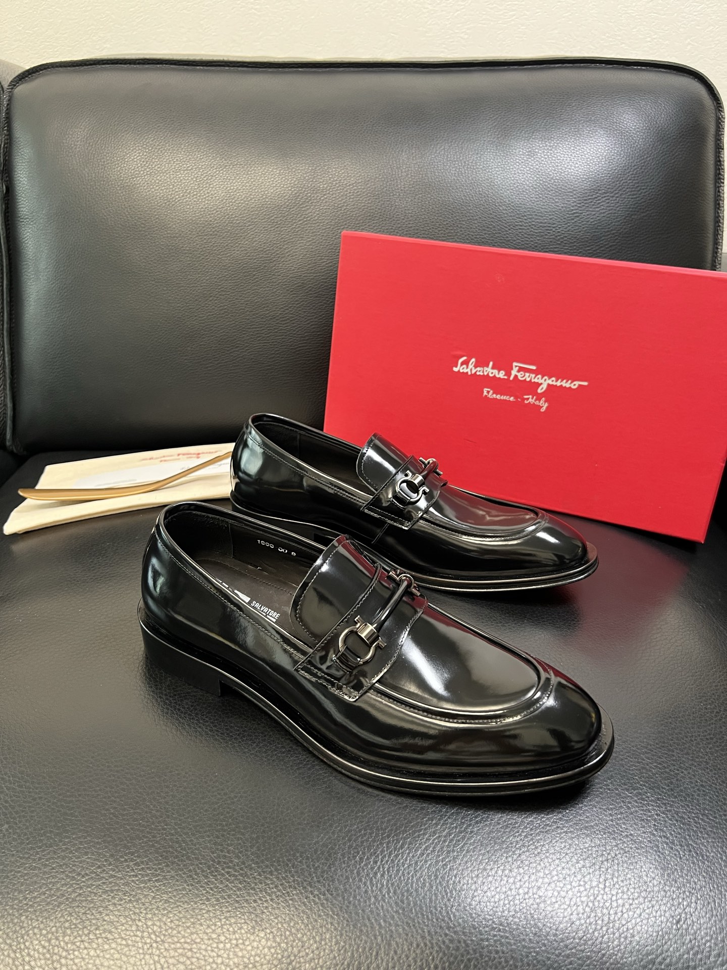 Ferragamo 高品质 顶级工艺品 菲拉格慕 专柜同步发售原厂配置，意大利进口原版牛皮，进口水染牛里