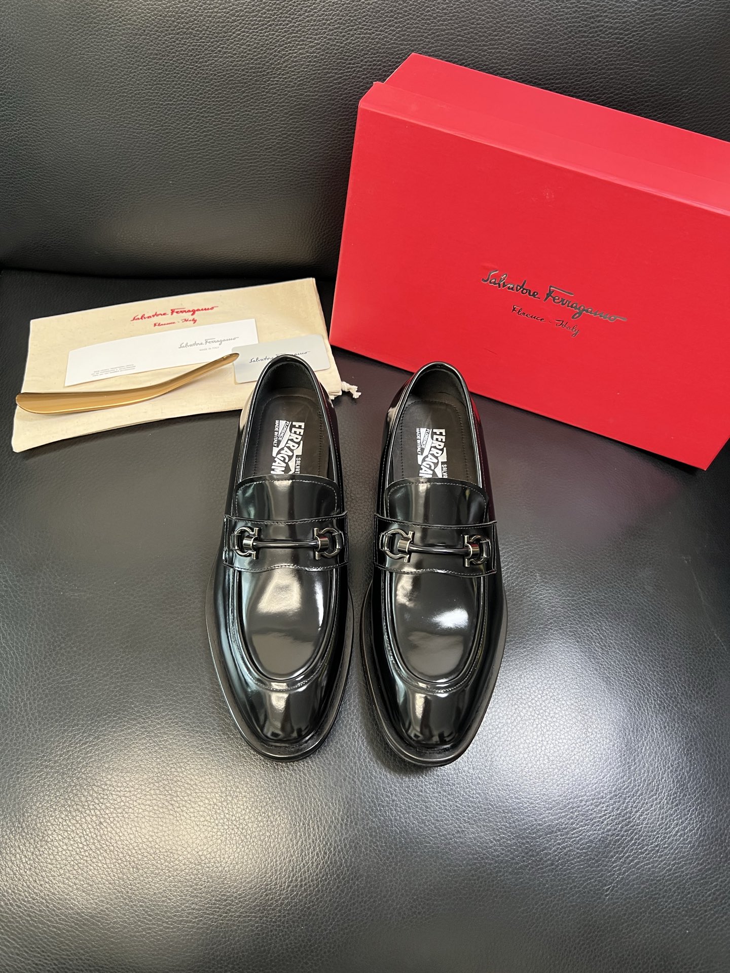 Ferragamo 高品质 顶级工艺品 菲拉格慕 专柜同步发售原厂配置，意大利进口原版牛皮，进口水染牛里