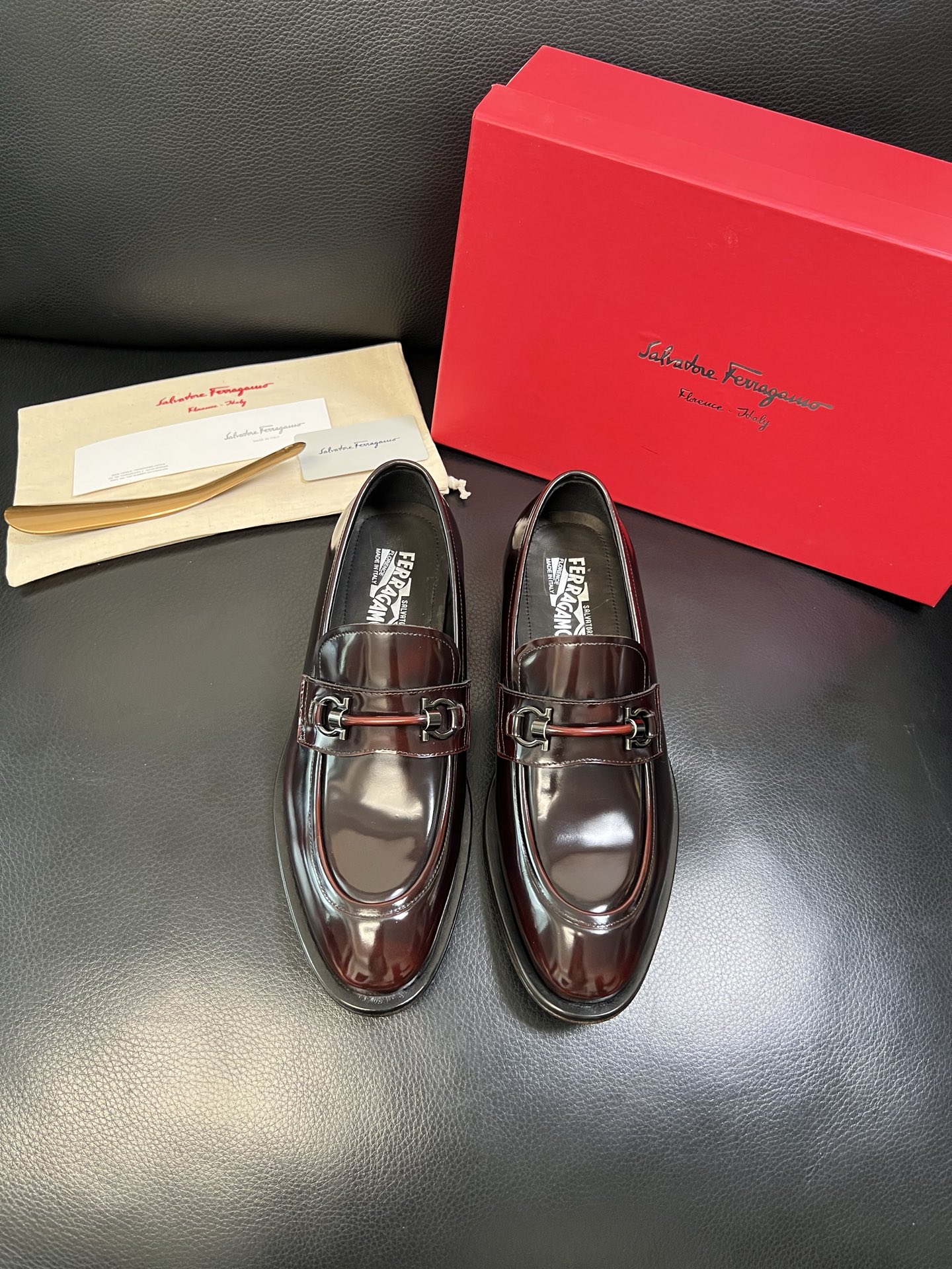 Ferragamo 高品质 顶级工艺品 菲拉格慕 专柜同步发售原厂配置，意大利进口原版牛皮，进口水染牛里