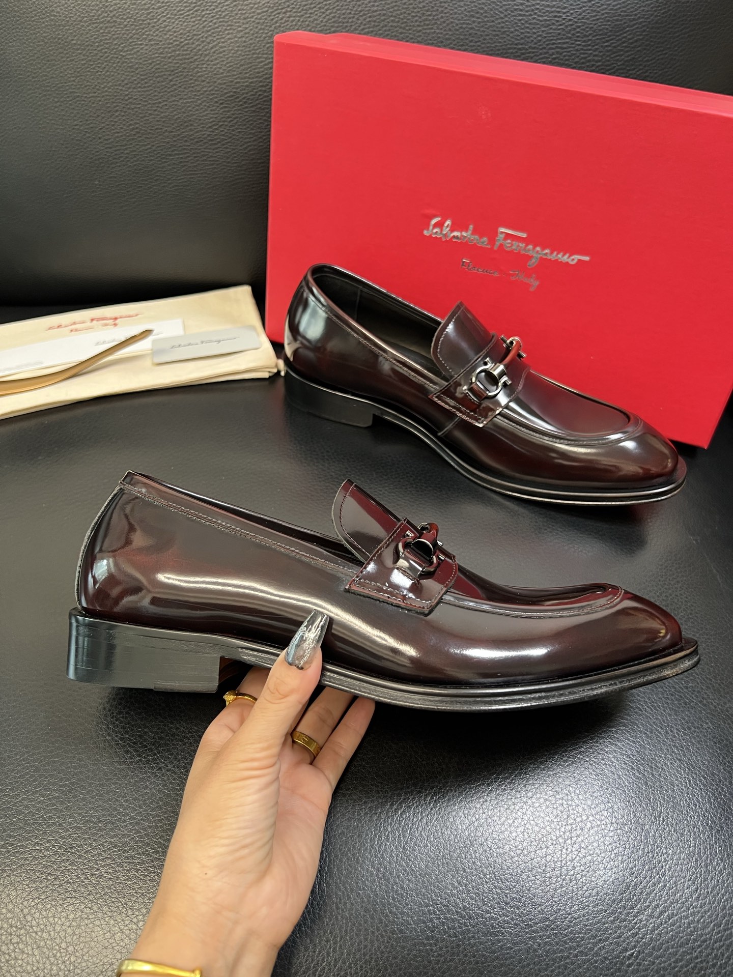 Ferragamo 高品质 顶级工艺品 菲拉格慕 专柜同步发售原厂配置，意大利进口原版牛皮，进口水染牛里