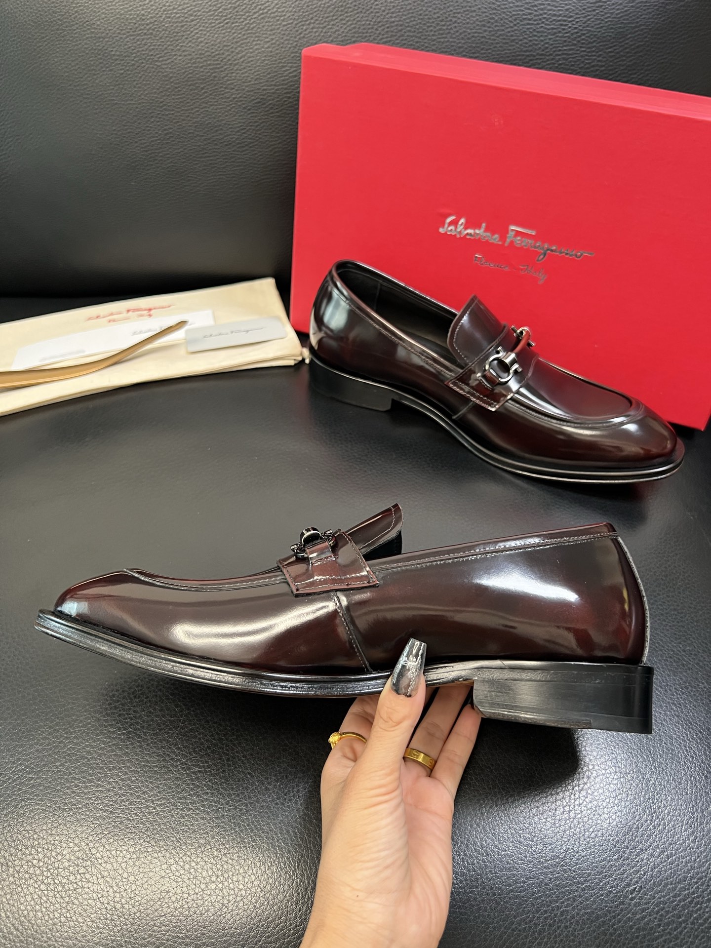 Ferragamo 高品质 顶级工艺品 菲拉格慕 专柜同步发售原厂配置，意大利进口原版牛皮，进口水染牛里