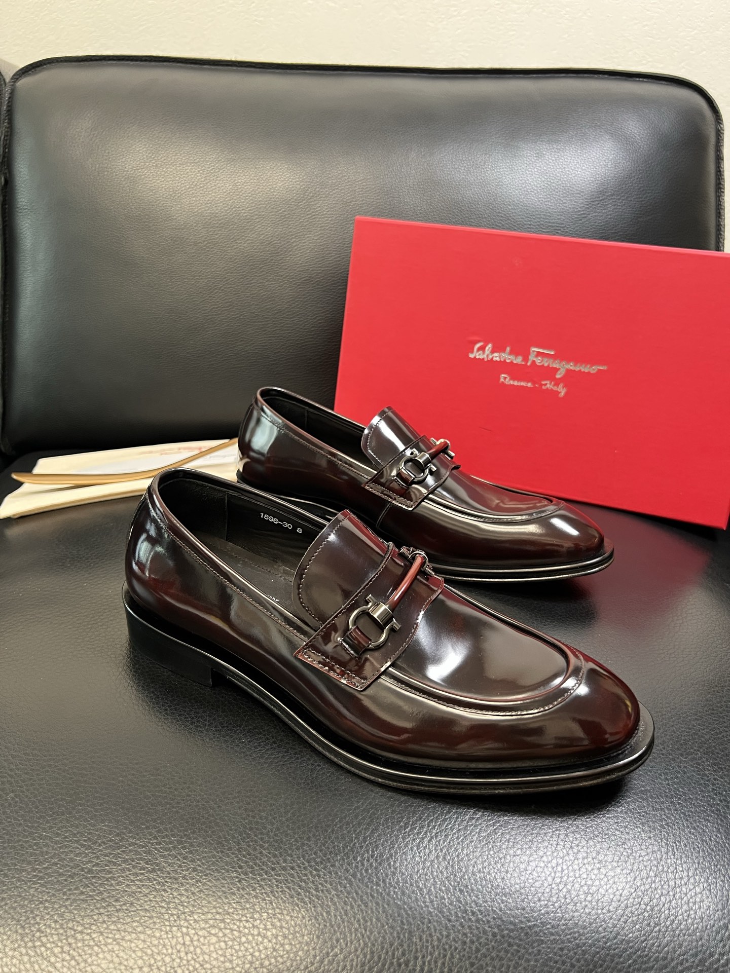 Ferragamo 高品质 顶级工艺品 菲拉格慕 专柜同步发售原厂配置，意大利进口原版牛皮，进口水染牛里