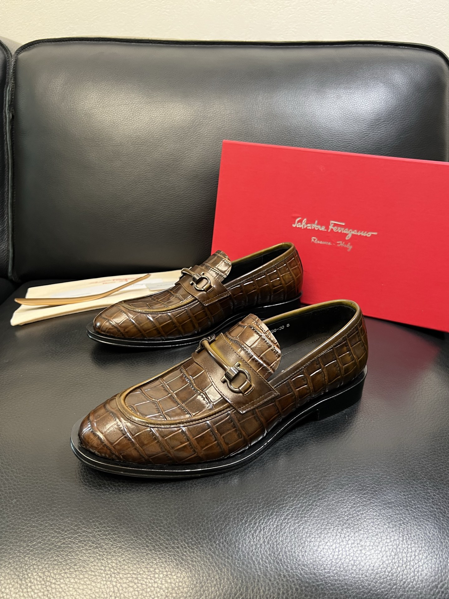 Ferragamo 高品质 顶级工艺品 菲拉格慕 专柜同步发售原厂配置，意大利进口原版牛皮，进口水染牛里